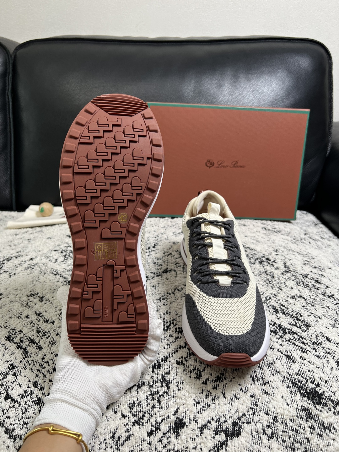 Loro piana  高品质  顶级工艺品  诺悠翩雅  新品专柜同步原厂配置，鞋面意大利进口飞织牛皮面料，高品质拼接