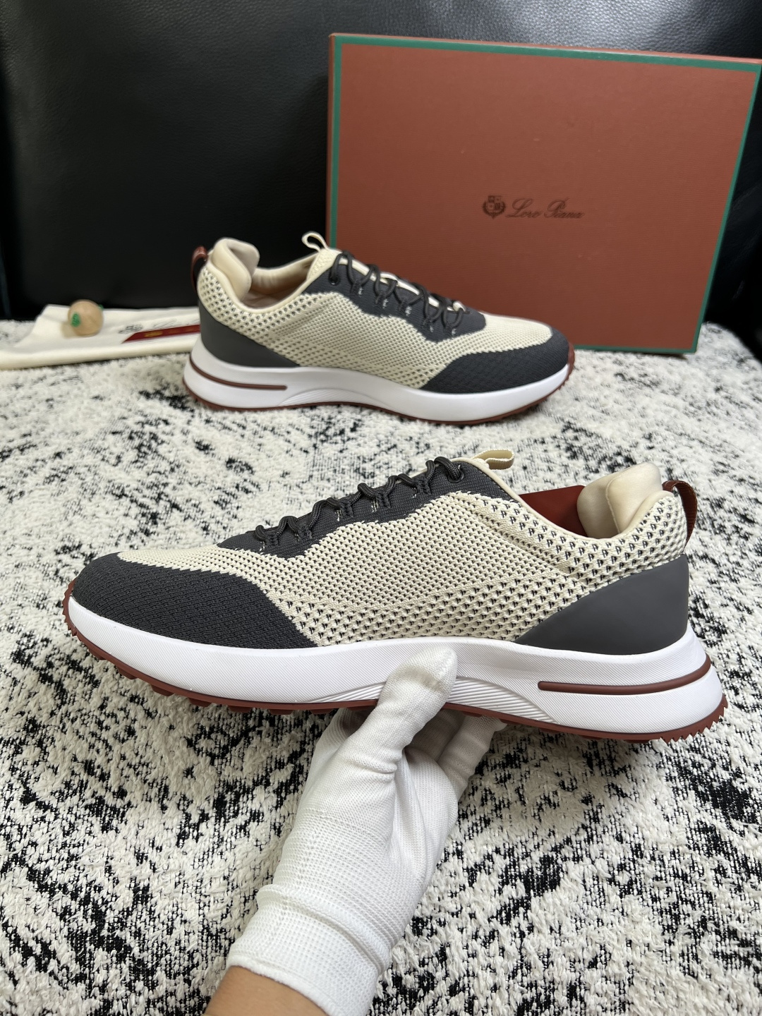 Loro piana  高品质  顶级工艺品  诺悠翩雅  新品专柜同步原厂配置，鞋面意大利进口飞织牛皮面料，高品质拼接