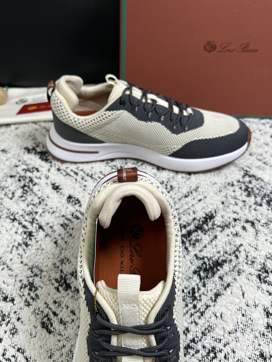 Loro piana  高品质  顶级工艺品  诺悠翩雅  新品专柜同步原厂配置，鞋面意大利进口飞织牛皮面料，高品质拼接