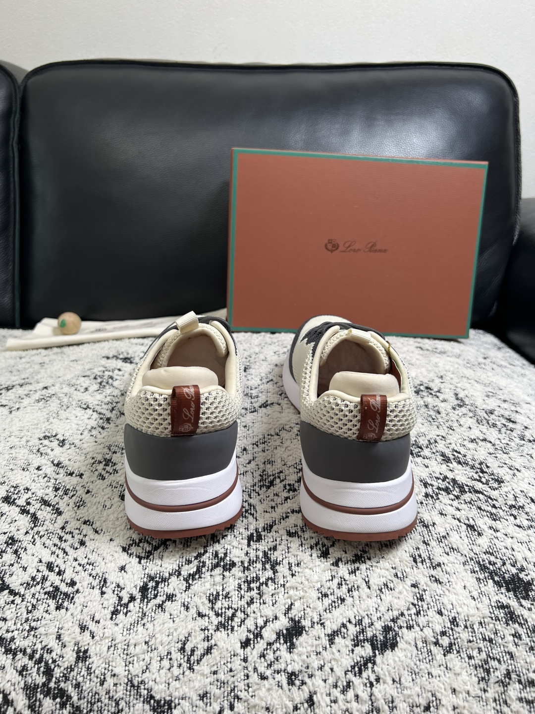 Loro piana  高品质  顶级工艺品  诺悠翩雅  新品专柜同步原厂配置，鞋面意大利进口飞织牛皮面料，高品质拼接