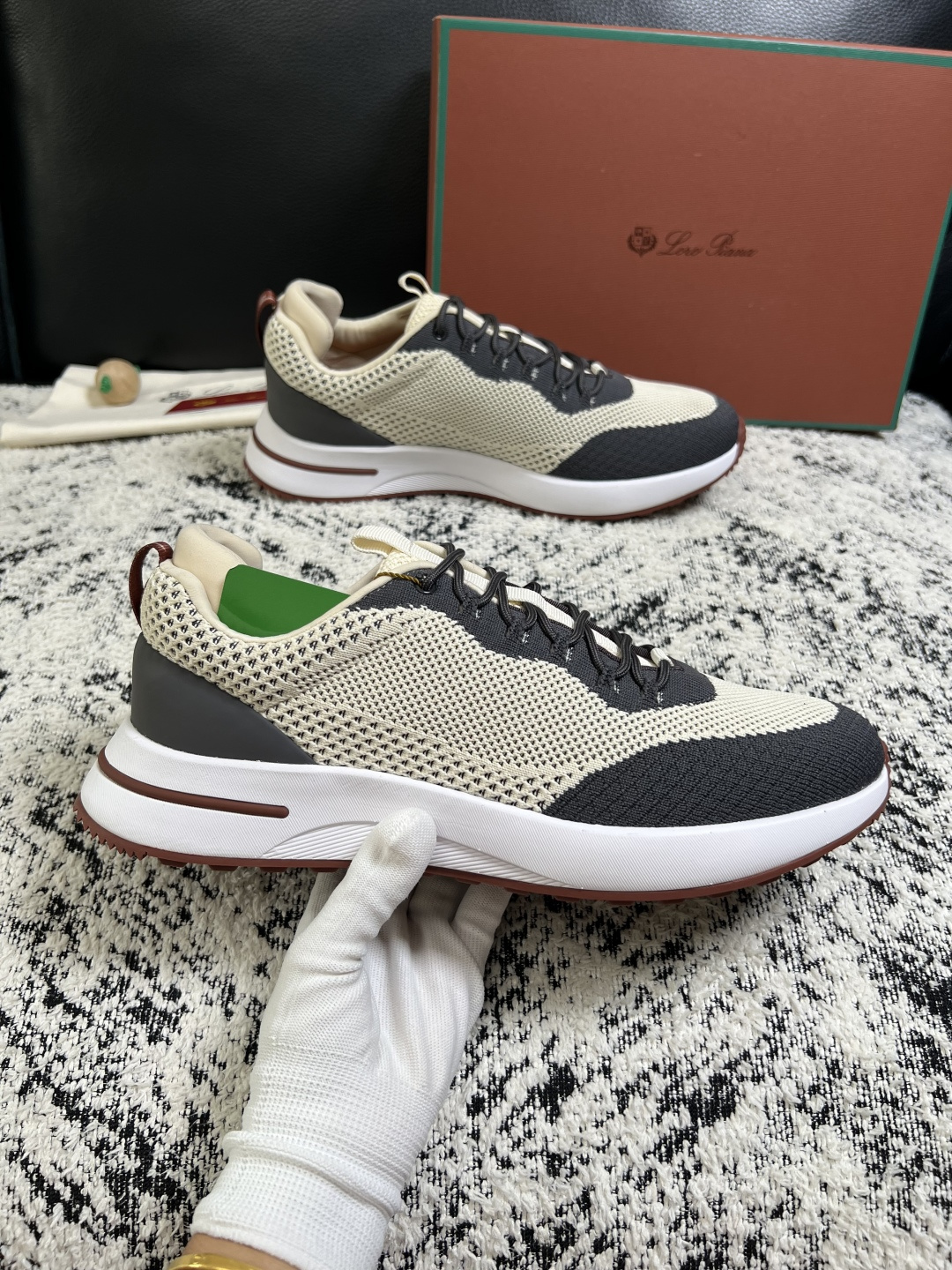 Loro piana  高品质  顶级工艺品  诺悠翩雅  新品专柜同步原厂配置，鞋面意大利进口飞织牛皮面料，高品质拼接