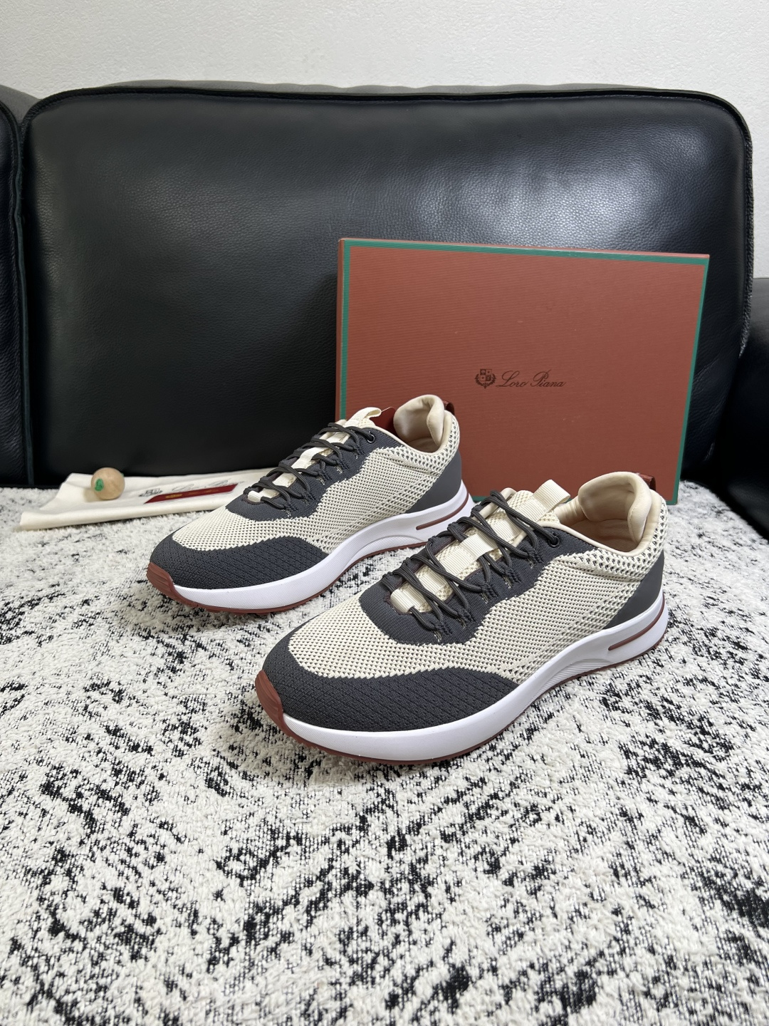 Loro piana  高品质  顶级工艺品  诺悠翩雅  新品专柜同步原厂配置，鞋面意大利进口飞织牛皮面料，高品质拼接