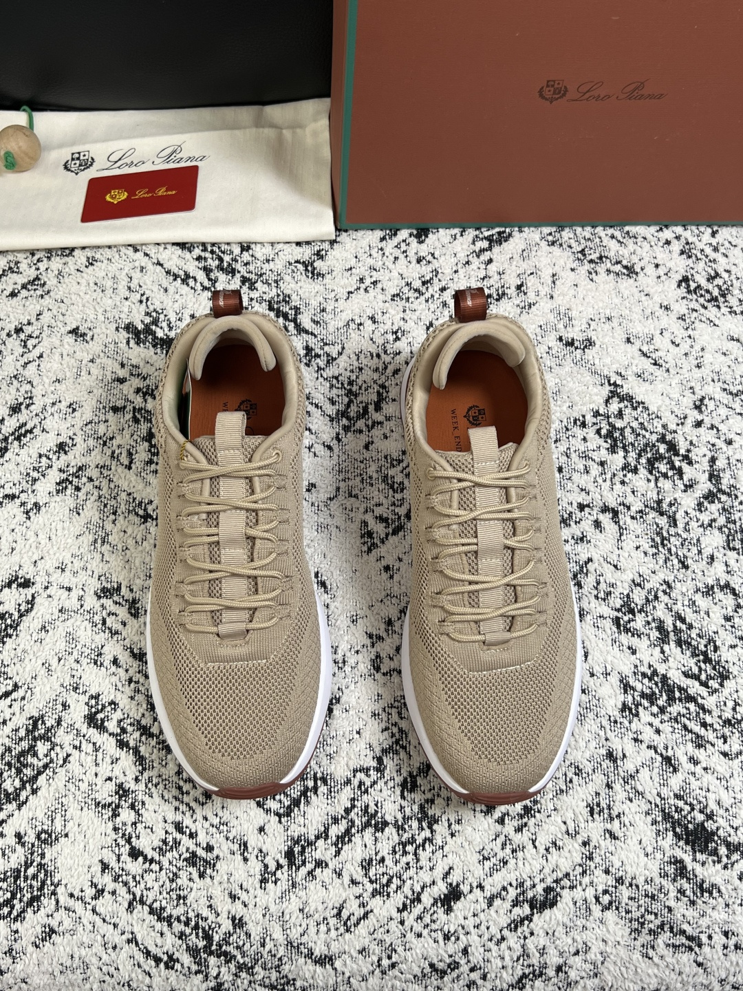 Loro piana  高品质  顶级工艺品  诺悠翩雅  新品专柜同步原厂配置，鞋面意大利进口飞织牛皮面料，高品质拼接
