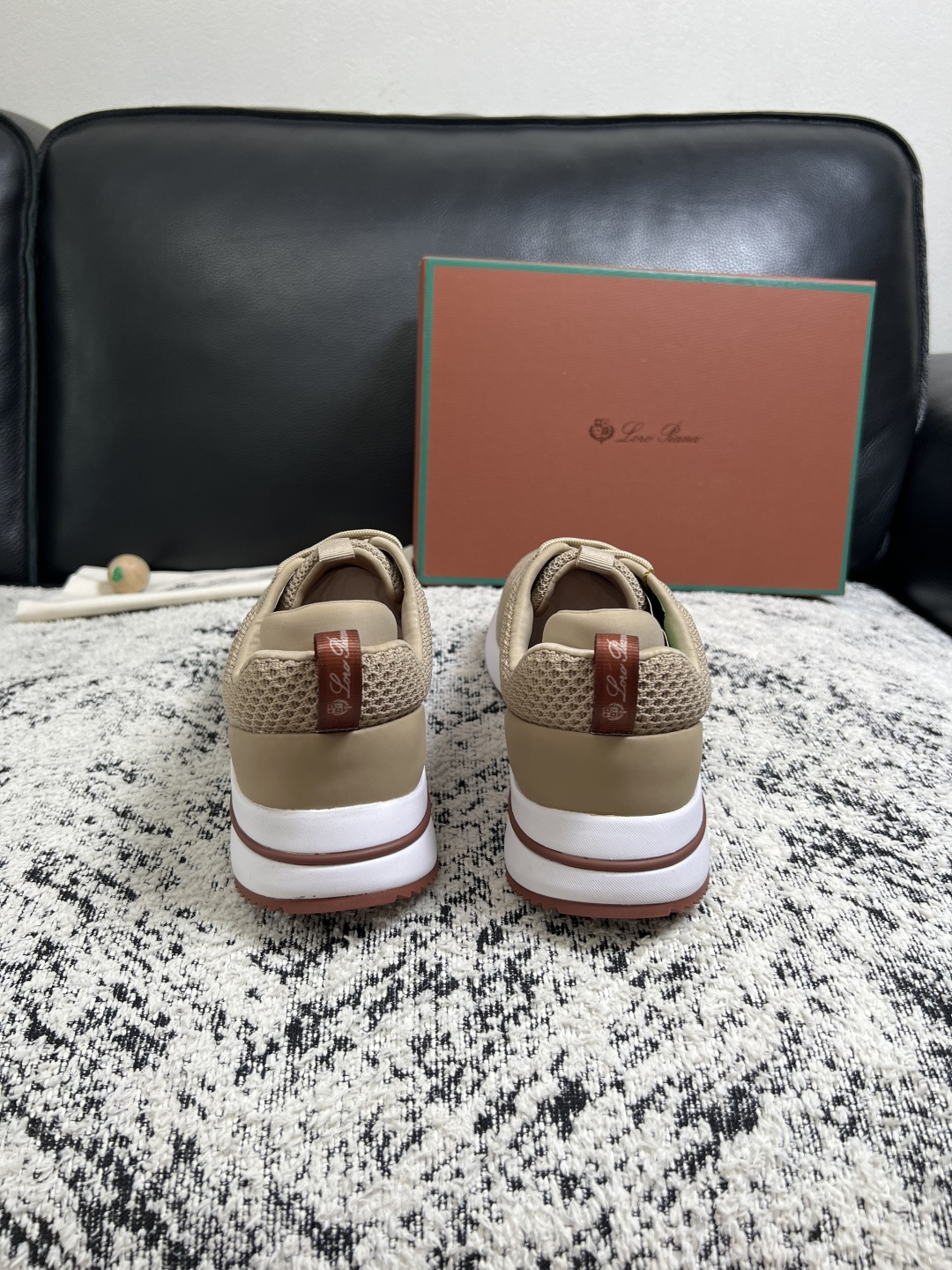 Loro piana  高品质  顶级工艺品  诺悠翩雅  新品专柜同步原厂配置，鞋面意大利进口飞织牛皮面料，高品质拼接