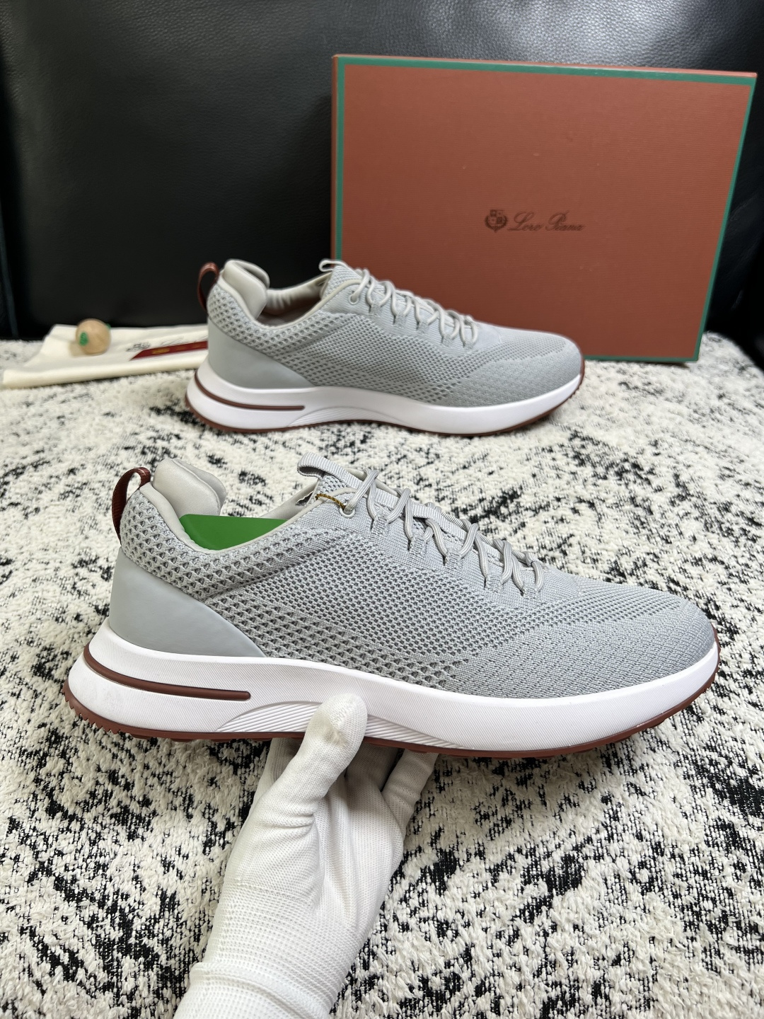Loro piana  高品质  顶级工艺品  诺悠翩雅  新品专柜同步原厂配置，鞋面意大利进口飞织牛皮面料，高品质拼接