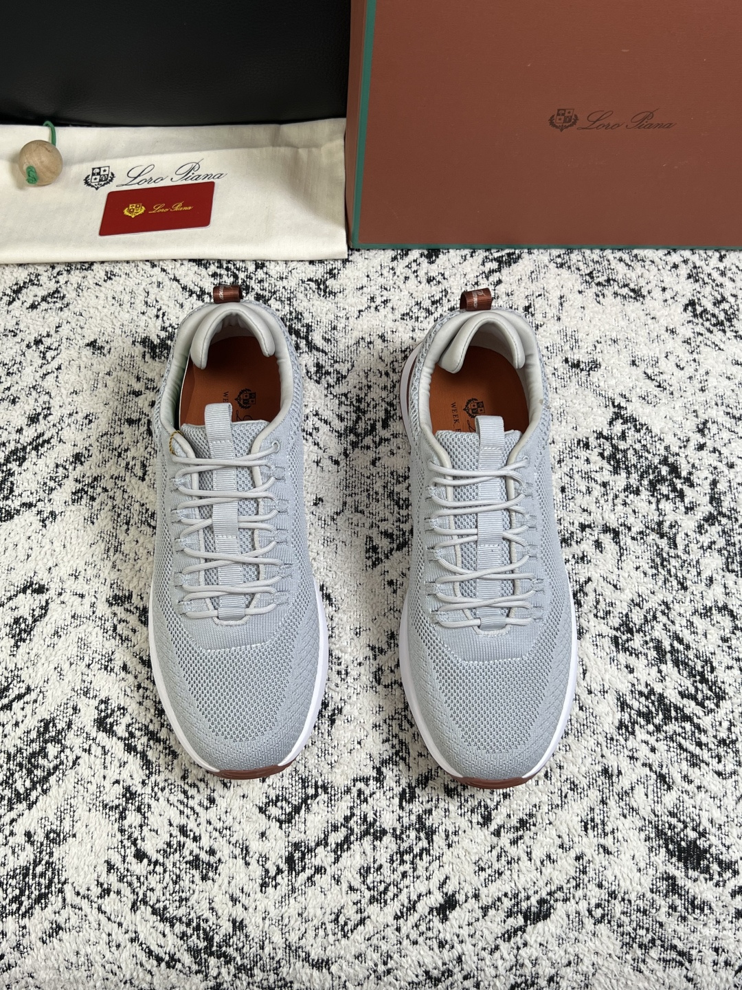 Loro piana  高品质  顶级工艺品  诺悠翩雅  新品专柜同步原厂配置，鞋面意大利进口飞织牛皮面料，高品质拼接