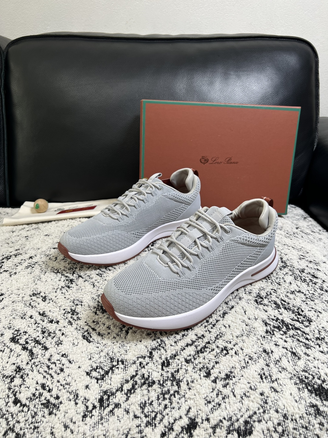 Loro piana  高品质  顶级工艺品  诺悠翩雅  新品专柜同步原厂配置，鞋面意大利进口飞织牛皮面料，高品质拼接