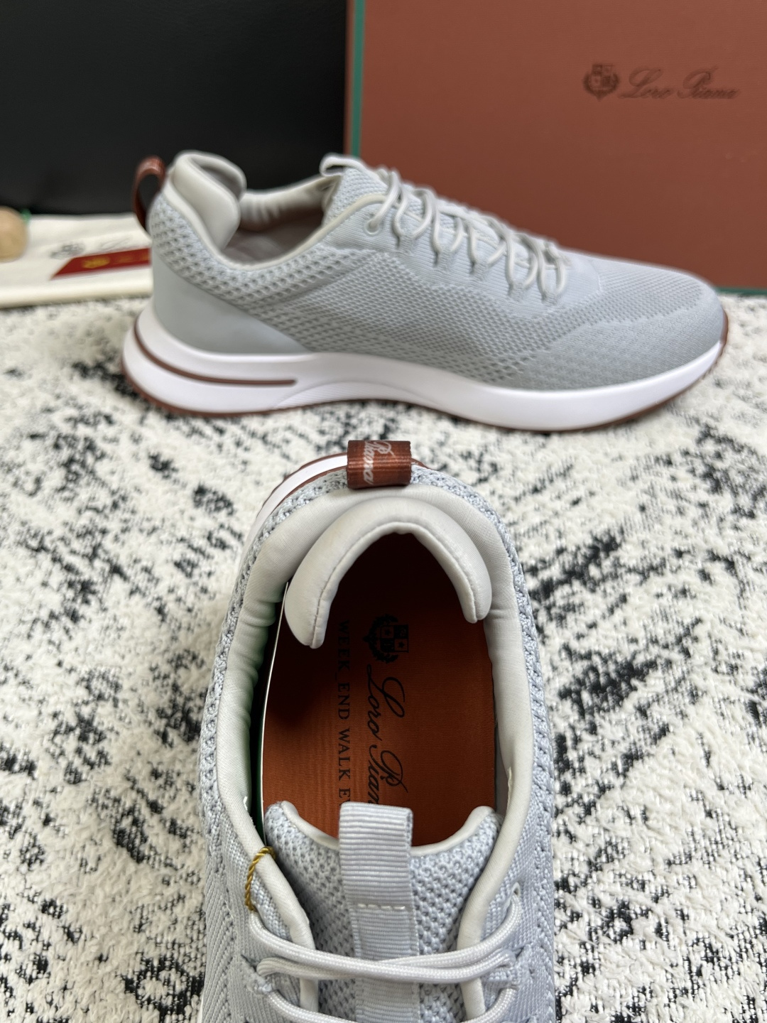 Loro piana  高品质  顶级工艺品  诺悠翩雅  新品专柜同步原厂配置，鞋面意大利进口飞织牛皮面料，高品质拼接