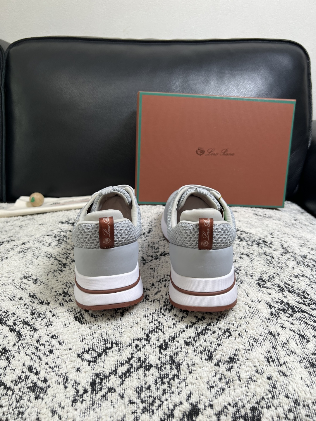 Loro piana  高品质  顶级工艺品  诺悠翩雅  新品专柜同步原厂配置，鞋面意大利进口飞织牛皮面料，高品质拼接