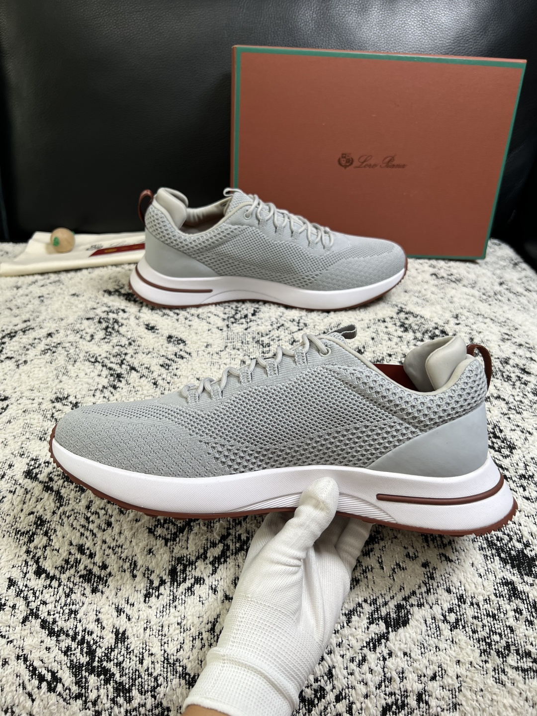 Loro piana  高品质  顶级工艺品  诺悠翩雅  新品专柜同步原厂配置，鞋面意大利进口飞织牛皮面料，高品质拼接