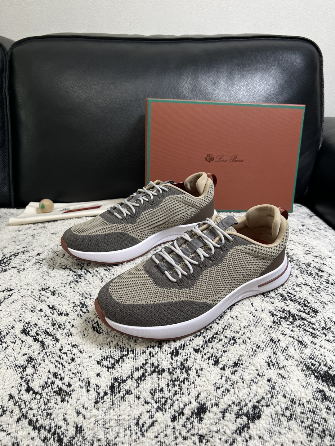 Loro piana  高品质  顶级工艺品  诺悠翩雅  新品专柜同步原厂配置，鞋面意大利进口飞织牛皮面料，高品质拼接
