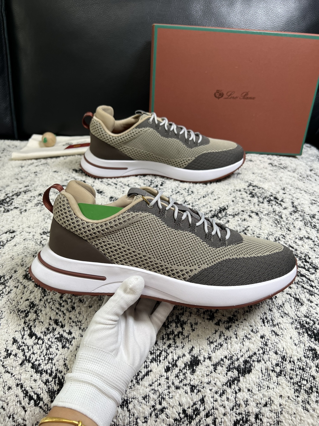Loro piana  高品质  顶级工艺品  诺悠翩雅  新品专柜同步原厂配置，鞋面意大利进口飞织牛皮面料，高品质拼接