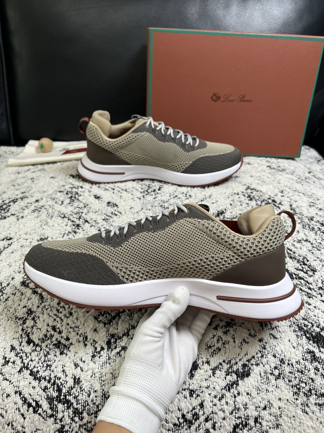 Loro piana  高品质  顶级工艺品  诺悠翩雅  新品专柜同步原厂配置，鞋面意大利进口飞织牛皮面料，高品质拼接