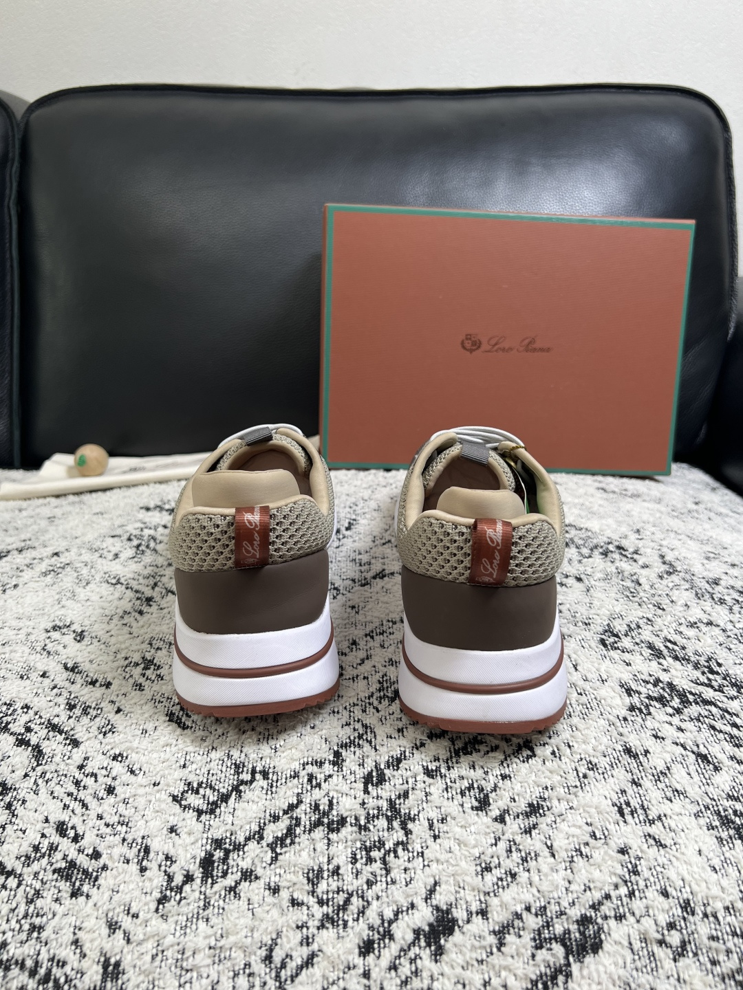 Loro piana  高品质  顶级工艺品  诺悠翩雅  新品专柜同步原厂配置，鞋面意大利进口飞织牛皮面料，高品质拼接