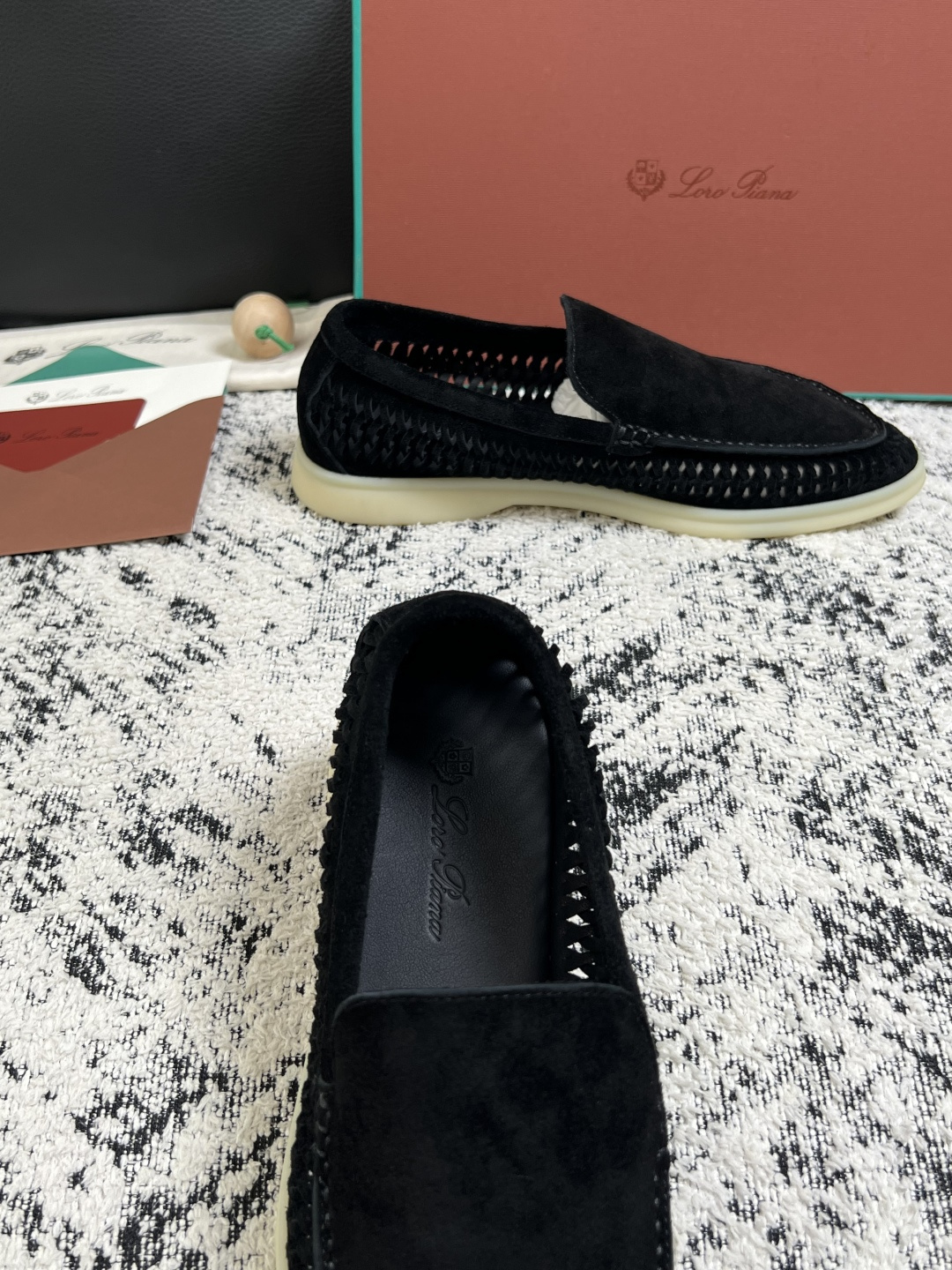 Loro piana  高品质  顶级工艺品  诺悠翩雅  新品专柜同步原厂配置，鞋面意大利进口飞织牛皮面料，高品质拼接