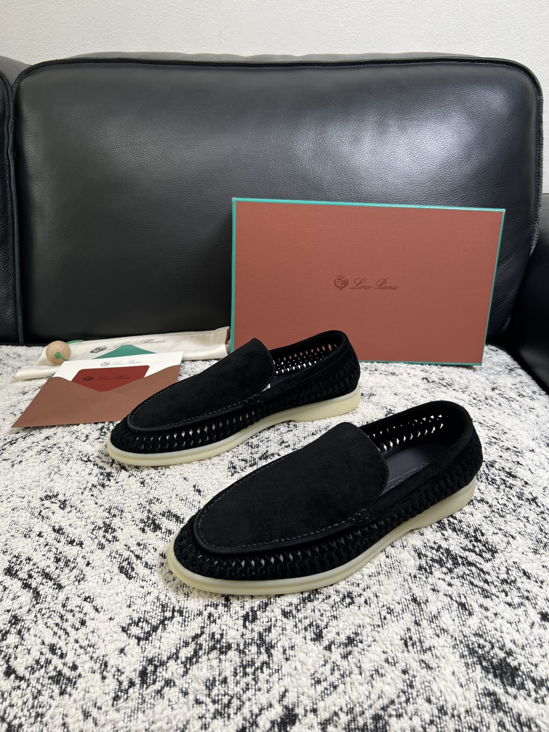 Loro piana  高品质  顶级工艺品  诺悠翩雅  新品专柜同步原厂配置，鞋面意大利进口飞织牛皮面料，高品质拼接