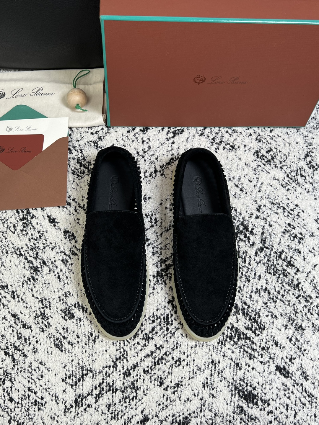 Loro piana  高品质  顶级工艺品  诺悠翩雅  新品专柜同步原厂配置，鞋面意大利进口飞织牛皮面料，高品质拼接