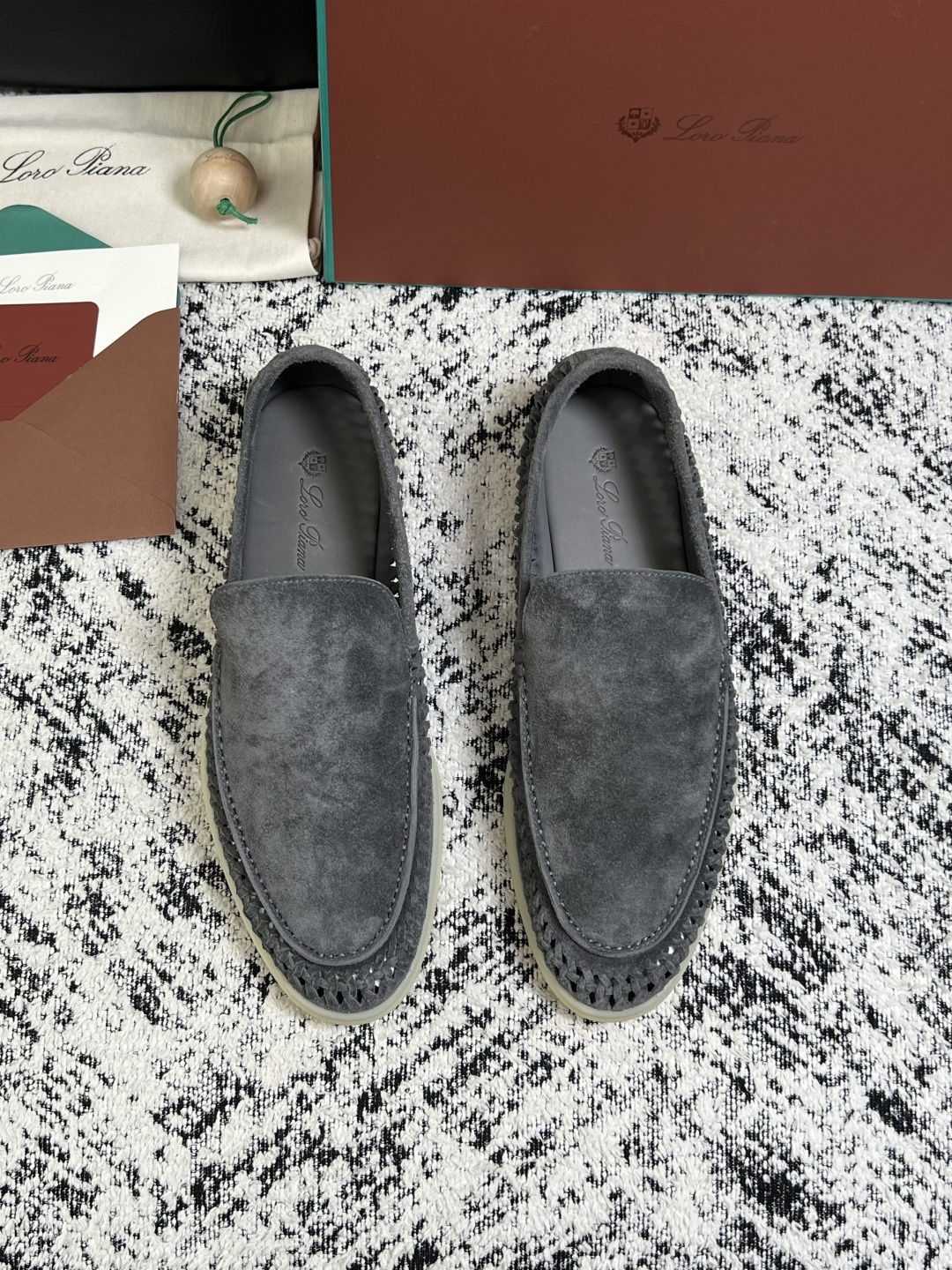 Loro piana  高品质  顶级工艺品  诺悠翩雅  新品专柜同步原厂配置，鞋面意大利进口飞织牛皮面料，高品质拼接