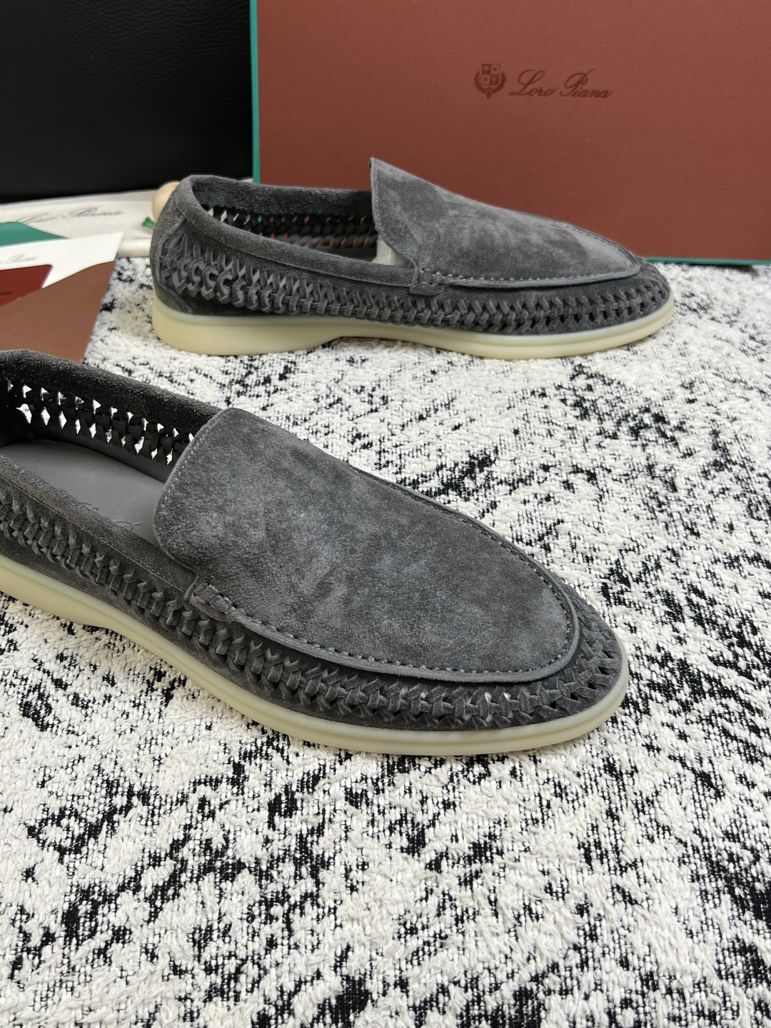 Loro piana  高品质  顶级工艺品  诺悠翩雅  新品专柜同步原厂配置，鞋面意大利进口飞织牛皮面料，高品质拼接