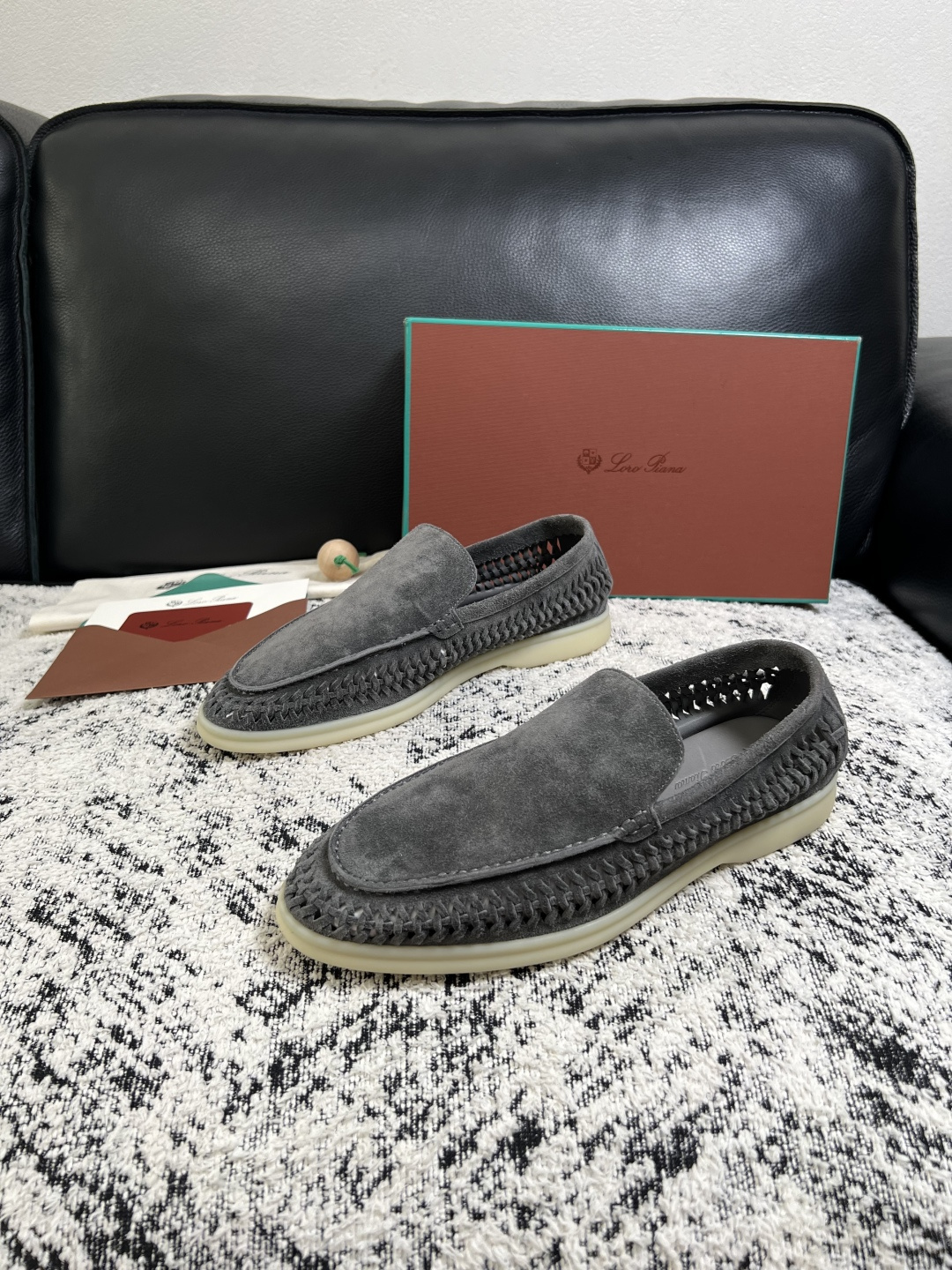 Loro piana  高品质  顶级工艺品  诺悠翩雅  新品专柜同步原厂配置，鞋面意大利进口飞织牛皮面料，高品质拼接