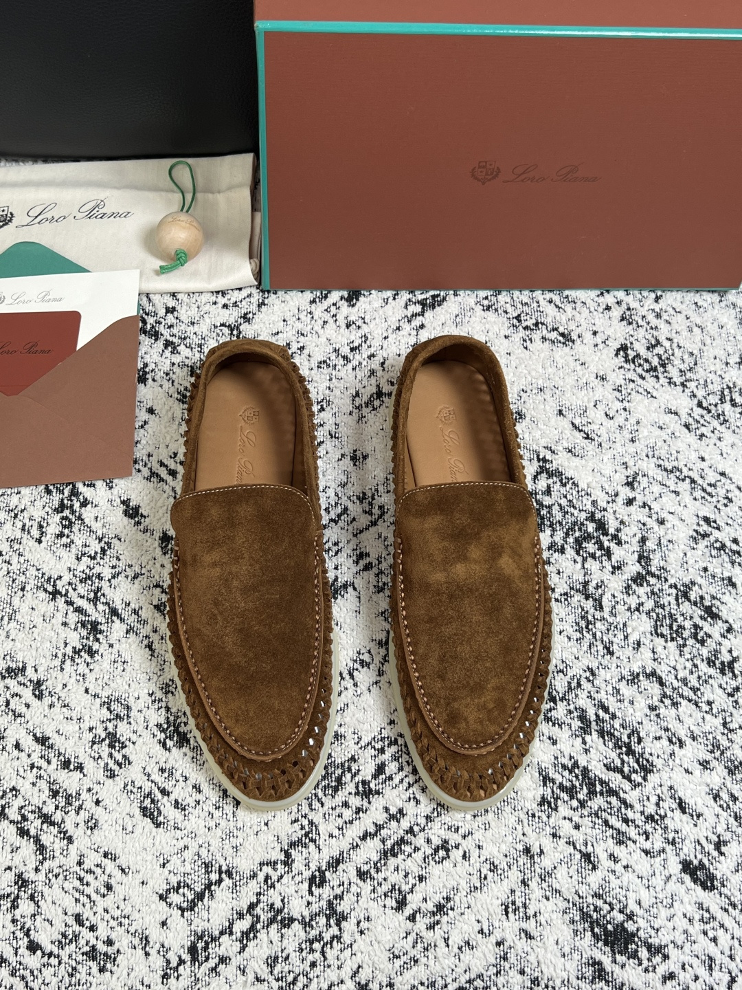 Loro piana  高品质  顶级工艺品  诺悠翩雅  新品专柜同步原厂配置，鞋面意大利进口飞织牛皮面料，高品质拼接