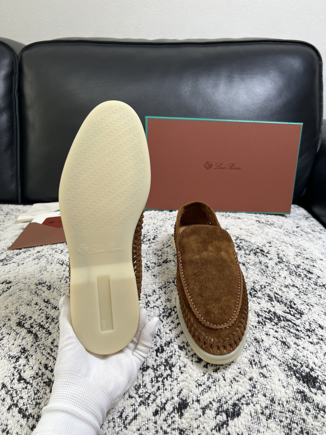 Loro piana  高品质  顶级工艺品  诺悠翩雅  新品专柜同步原厂配置，鞋面意大利进口飞织牛皮面料，高品质拼接