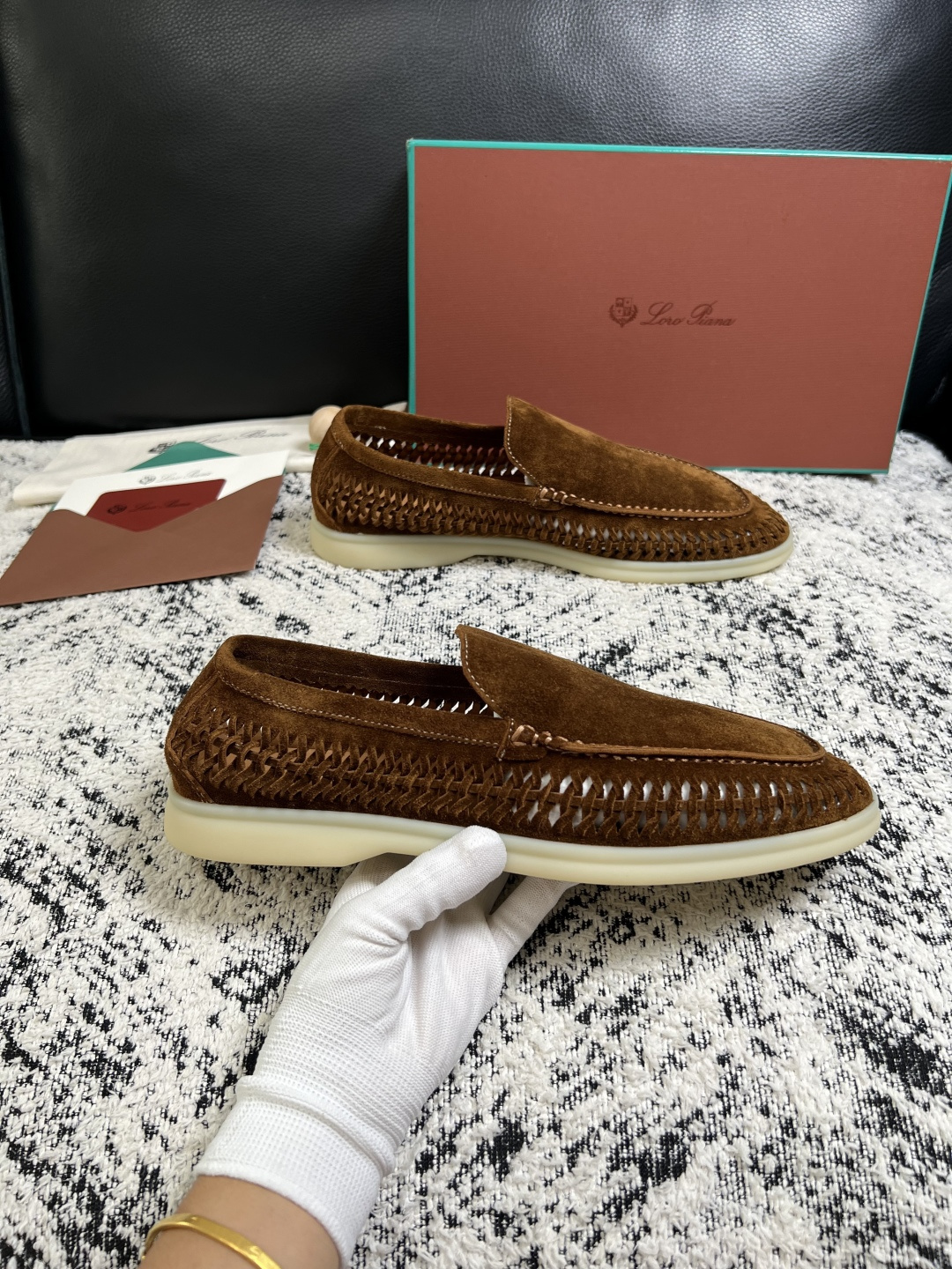 Loro piana  高品质  顶级工艺品  诺悠翩雅  新品专柜同步原厂配置，鞋面意大利进口飞织牛皮面料，高品质拼接