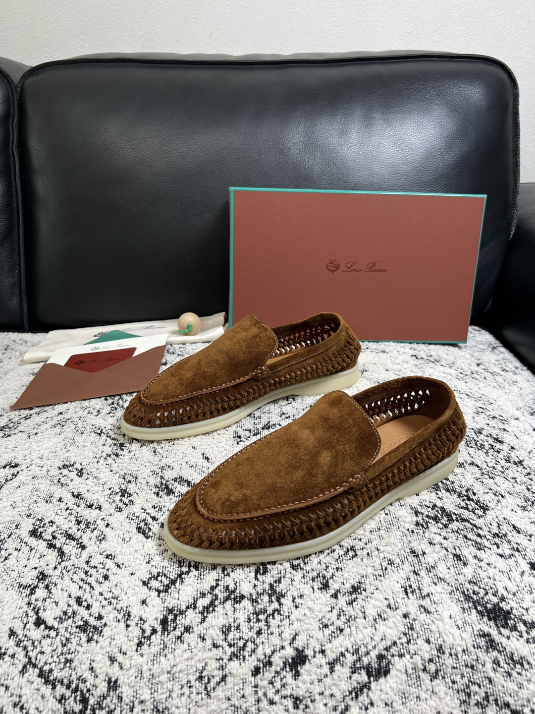 Loro piana  高品质  顶级工艺品  诺悠翩雅  新品专柜同步原厂配置，鞋面意大利进口飞织牛皮面料，高品质拼接