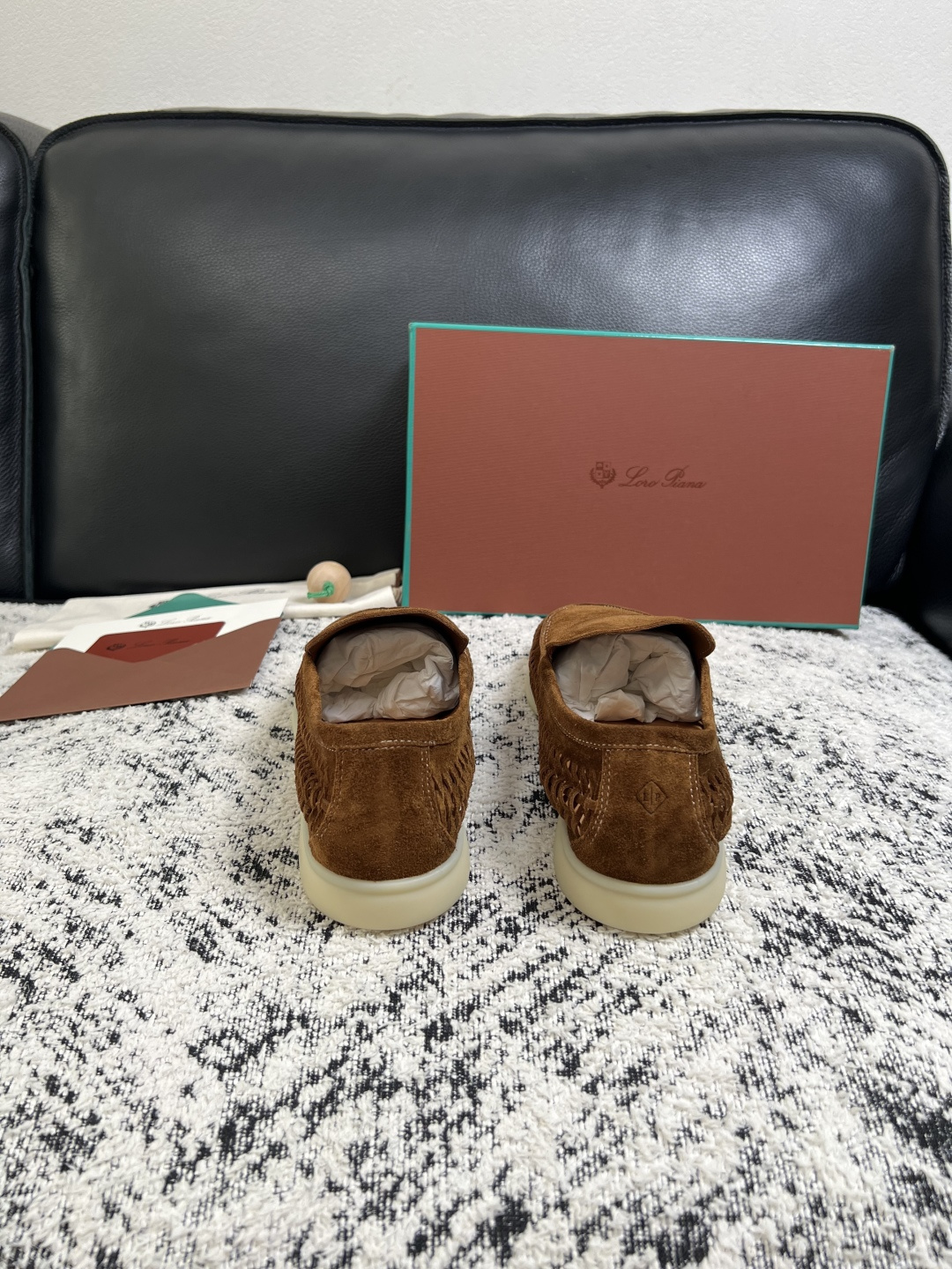 Loro piana  高品质  顶级工艺品  诺悠翩雅  新品专柜同步原厂配置，鞋面意大利进口飞织牛皮面料，高品质拼接
