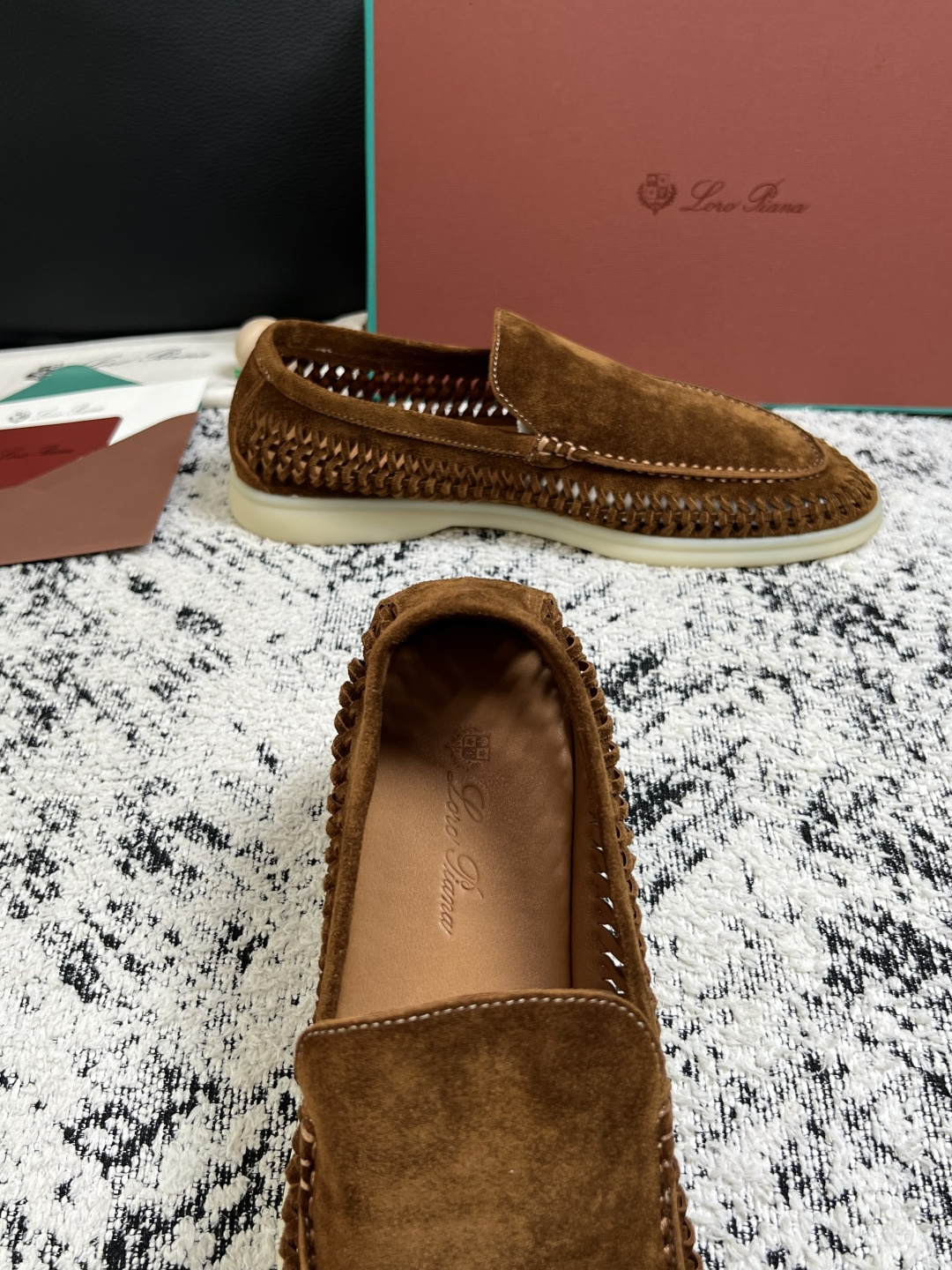 Loro piana  高品质  顶级工艺品  诺悠翩雅  新品专柜同步原厂配置，鞋面意大利进口飞织牛皮面料，高品质拼接
