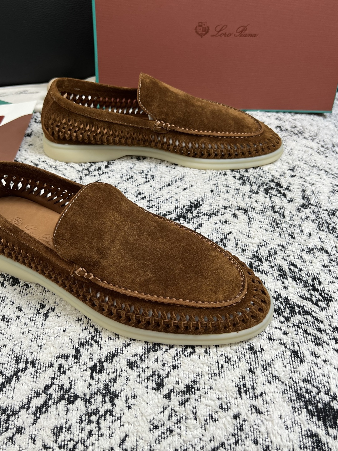 Loro piana  高品质  顶级工艺品  诺悠翩雅  新品专柜同步原厂配置，鞋面意大利进口飞织牛皮面料，高品质拼接