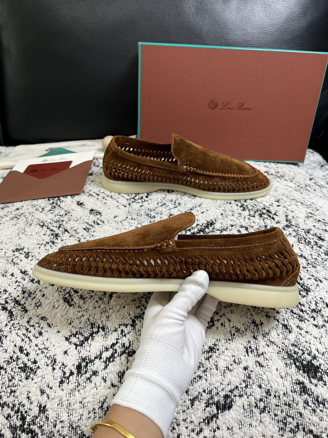 Loro piana  高品质  顶级工艺品  诺悠翩雅  新品专柜同步原厂配置，鞋面意大利进口飞织牛皮面料，高品质拼接