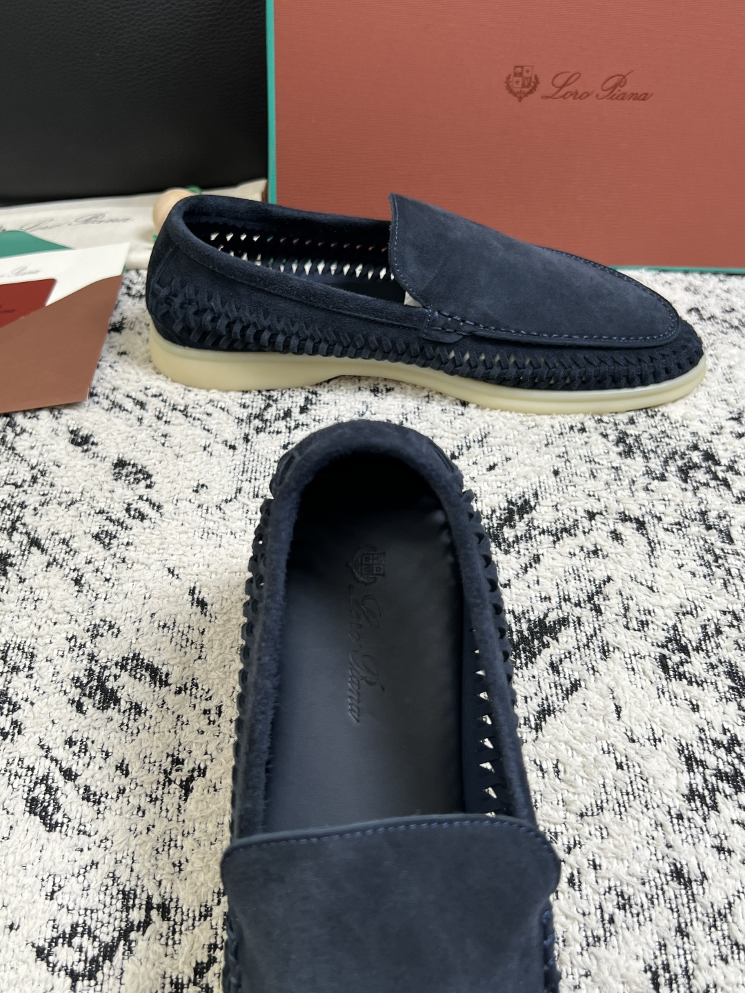 Loro piana  高品质  顶级工艺品  诺悠翩雅  新品专柜同步原厂配置，鞋面意大利进口飞织牛皮面料，高品质拼接