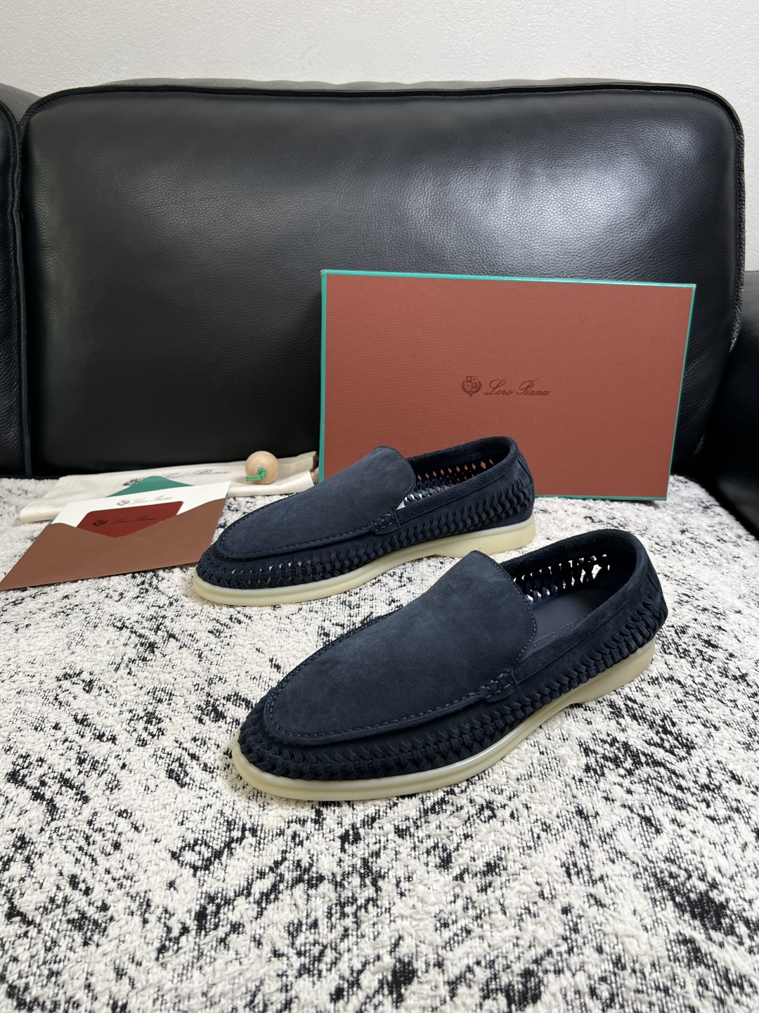Loro piana  高品质  顶级工艺品  诺悠翩雅  新品专柜同步原厂配置，鞋面意大利进口飞织牛皮面料，高品质拼接