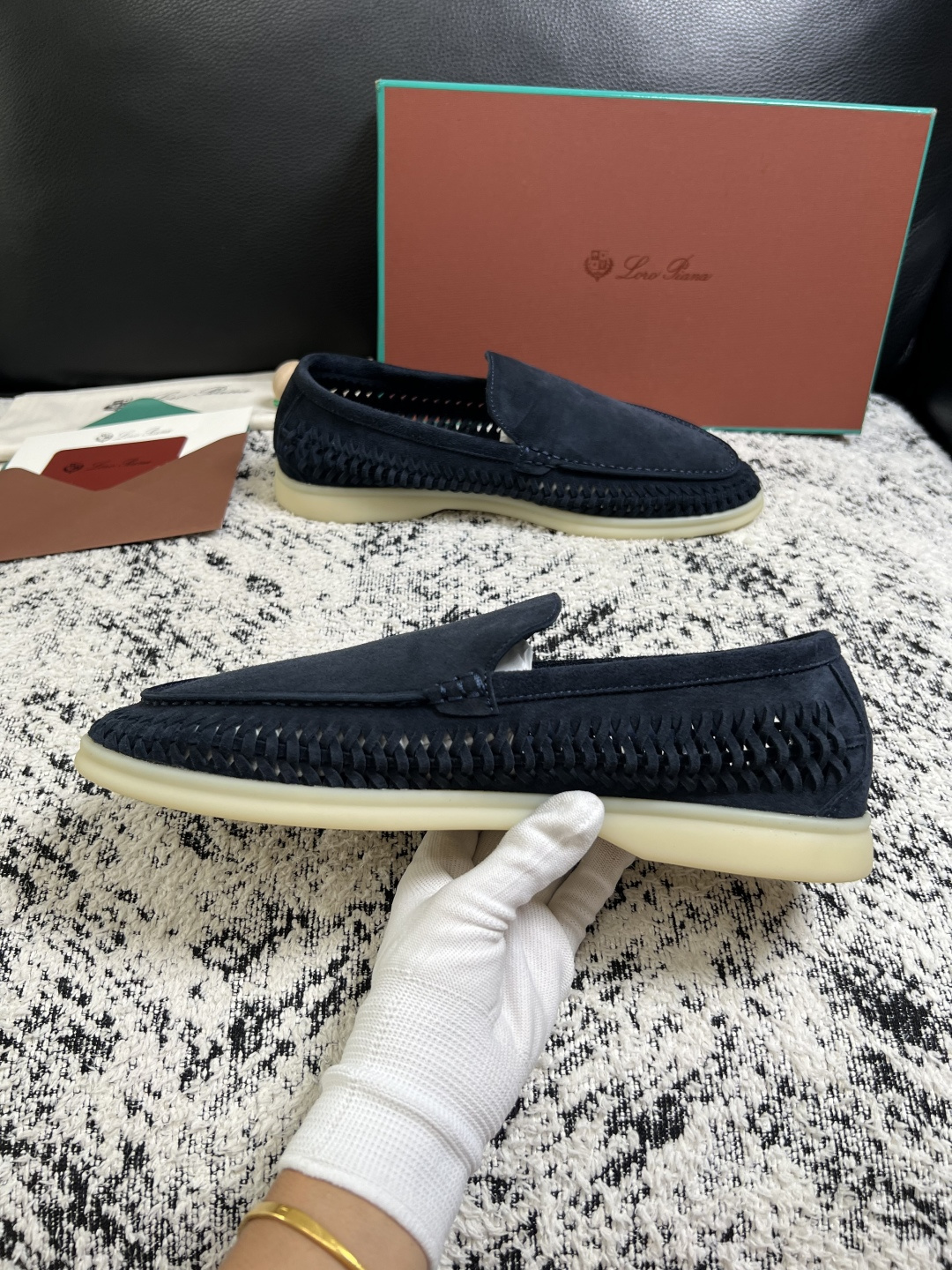 Loro piana  高品质  顶级工艺品  诺悠翩雅  新品专柜同步原厂配置，鞋面意大利进口飞织牛皮面料，高品质拼接