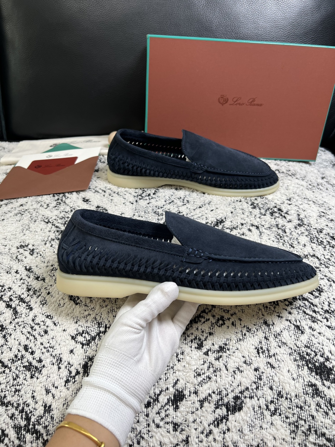 Loro piana  高品质  顶级工艺品  诺悠翩雅  新品专柜同步原厂配置，鞋面意大利进口飞织牛皮面料，高品质拼接