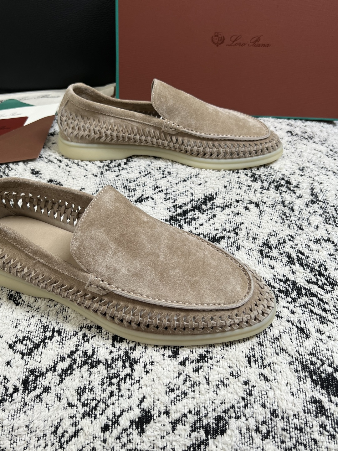 Loro piana  高品质  顶级工艺品  诺悠翩雅  新品专柜同步原厂配置，鞋面意大利进口飞织牛皮面料，高品质拼接