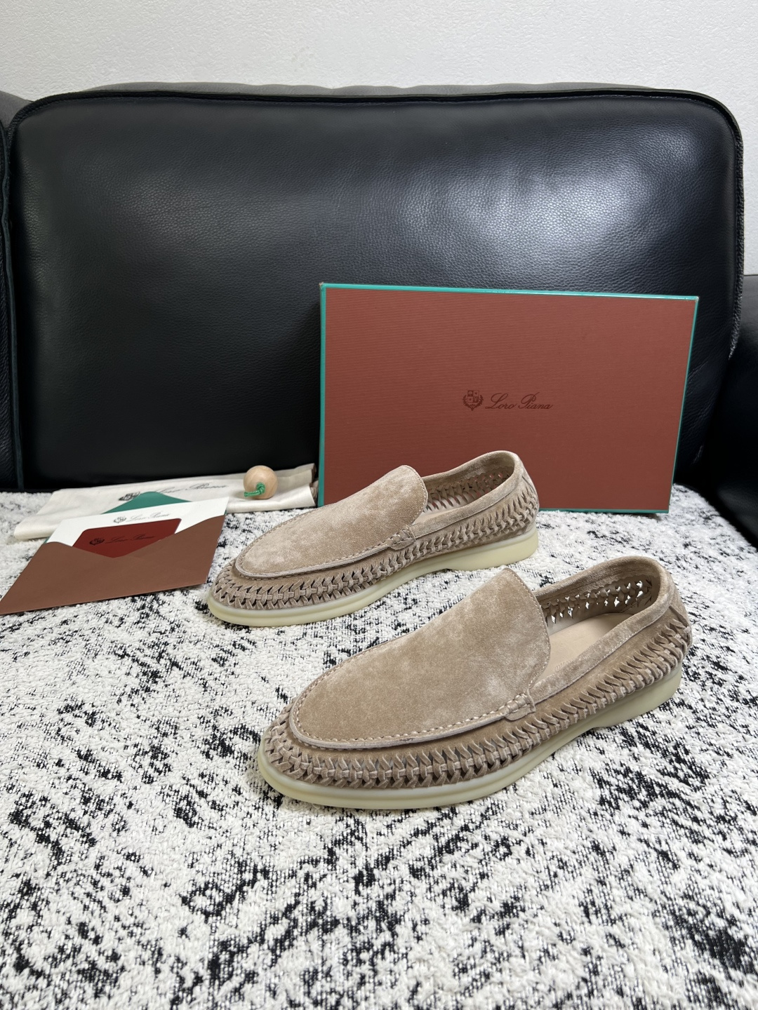 Loro piana  高品质  顶级工艺品  诺悠翩雅  新品专柜同步原厂配置，鞋面意大利进口飞织牛皮面料，高品质拼接