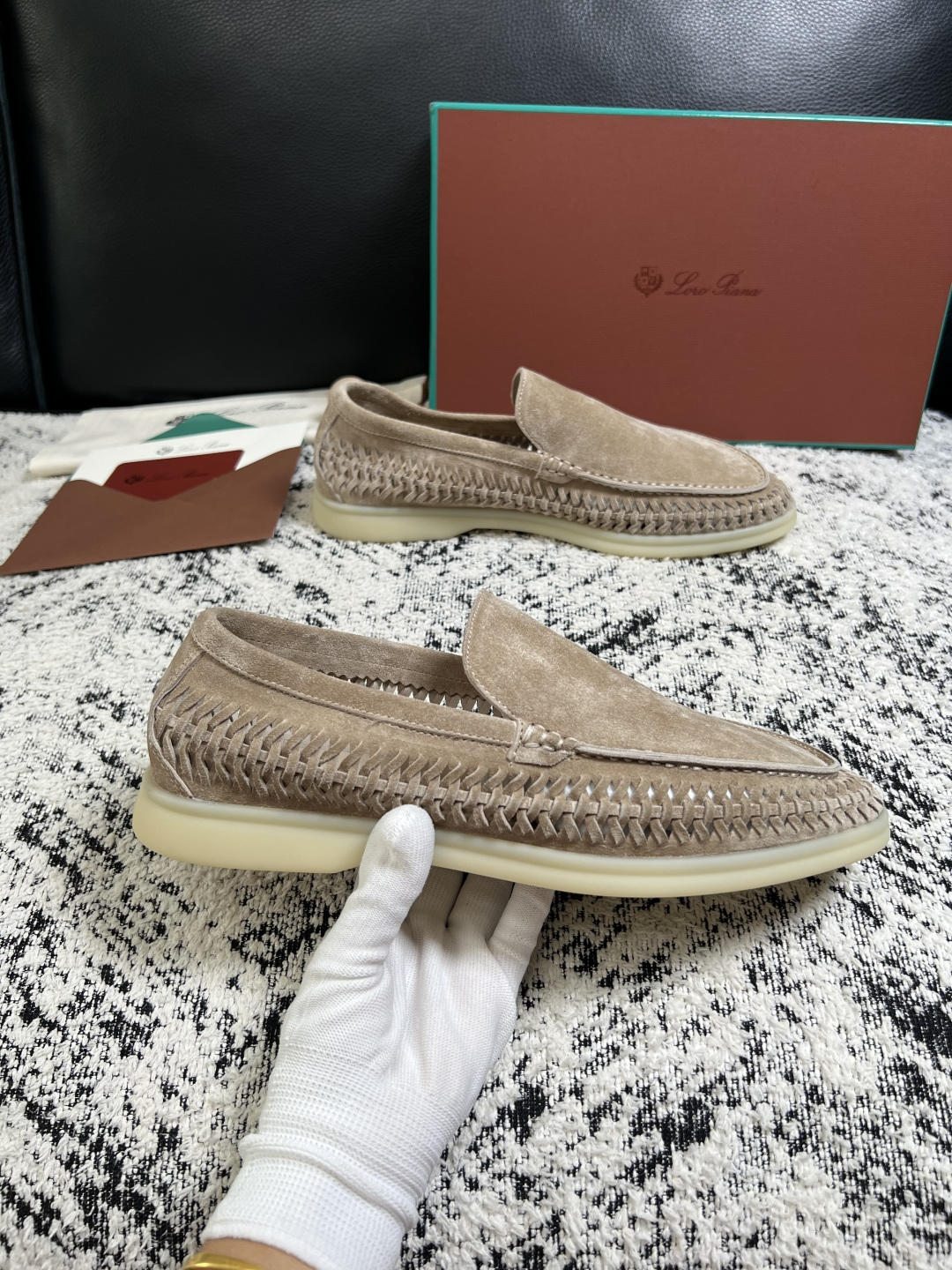 Loro piana  高品质  顶级工艺品  诺悠翩雅  新品专柜同步原厂配置，鞋面意大利进口飞织牛皮面料，高品质拼接