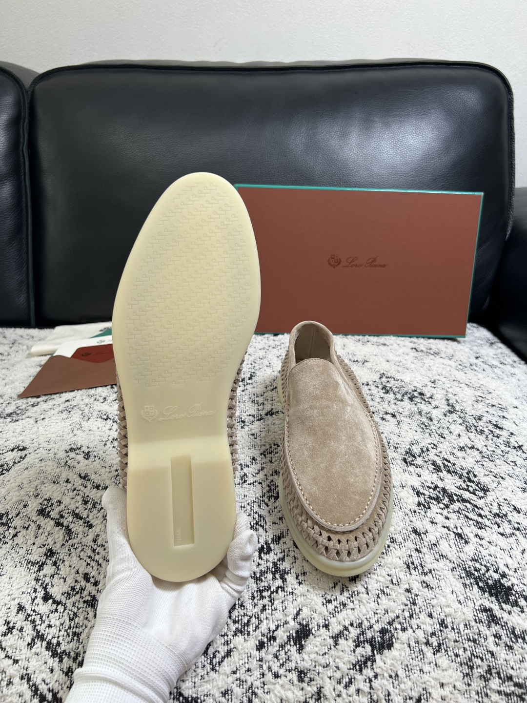 Loro piana  高品质  顶级工艺品  诺悠翩雅  新品专柜同步原厂配置，鞋面意大利进口飞织牛皮面料，高品质拼接