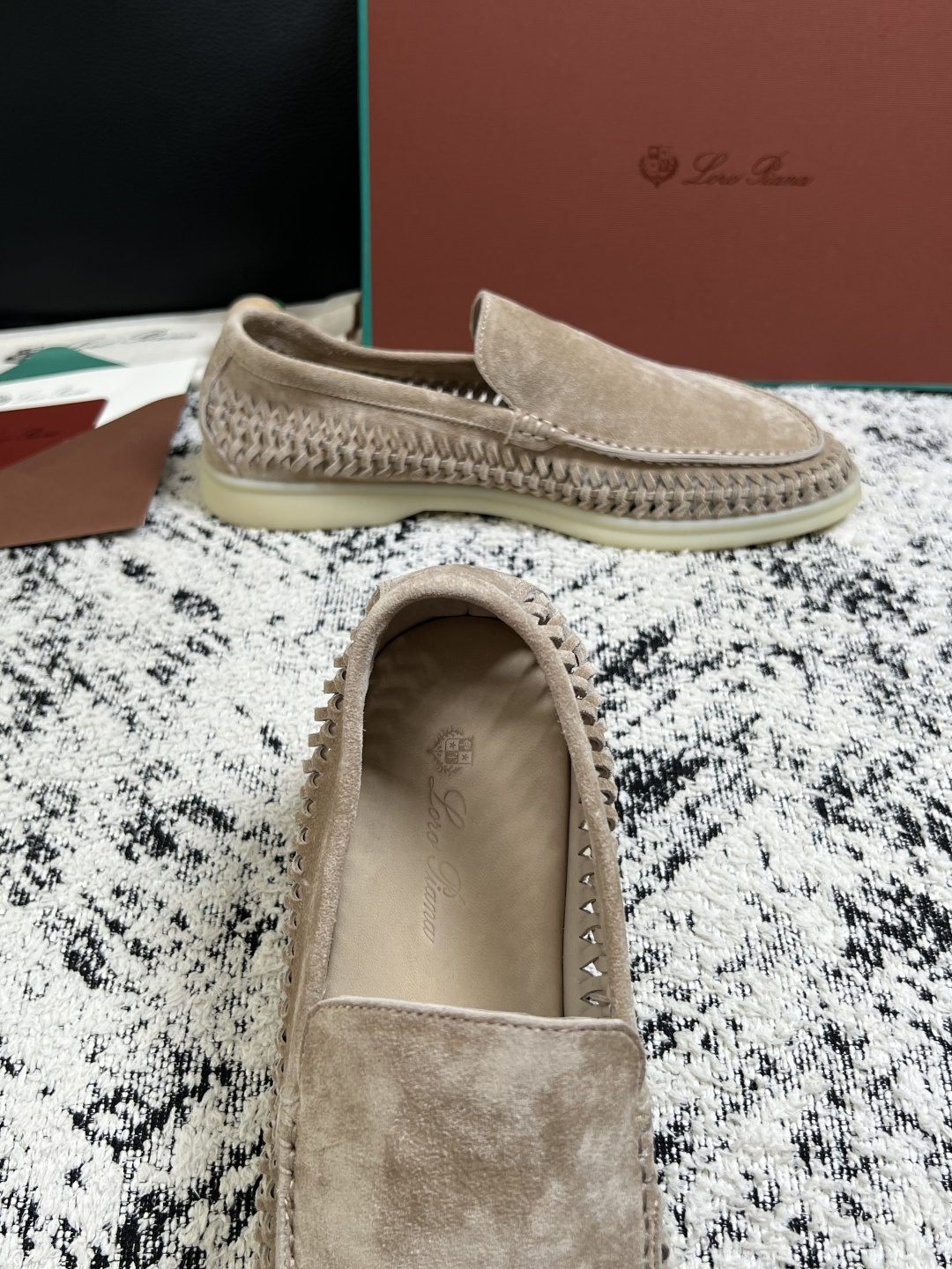 Loro piana  高品质  顶级工艺品  诺悠翩雅  新品专柜同步原厂配置，鞋面意大利进口飞织牛皮面料，高品质拼接