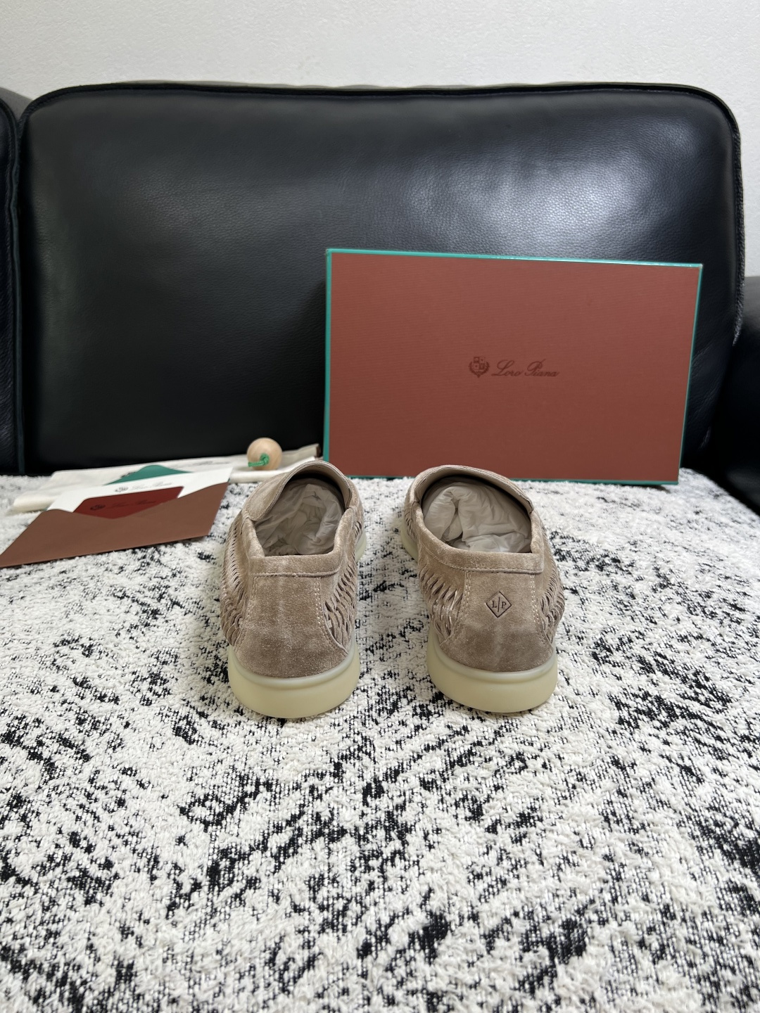 Loro piana  高品质  顶级工艺品  诺悠翩雅  新品专柜同步原厂配置，鞋面意大利进口飞织牛皮面料，高品质拼接