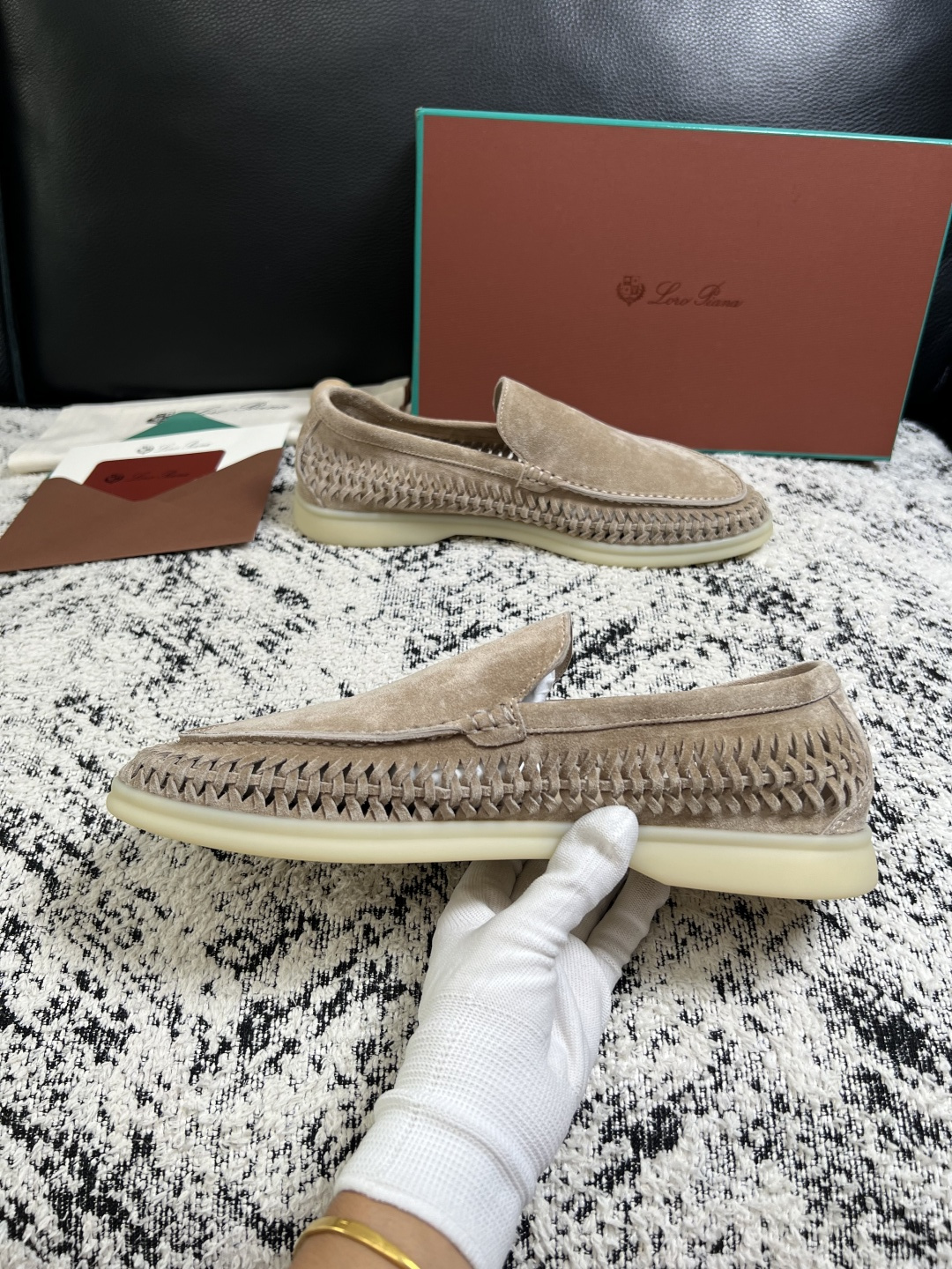 Loro piana  高品质  顶级工艺品  诺悠翩雅  新品专柜同步原厂配置，鞋面意大利进口飞织牛皮面料，高品质拼接