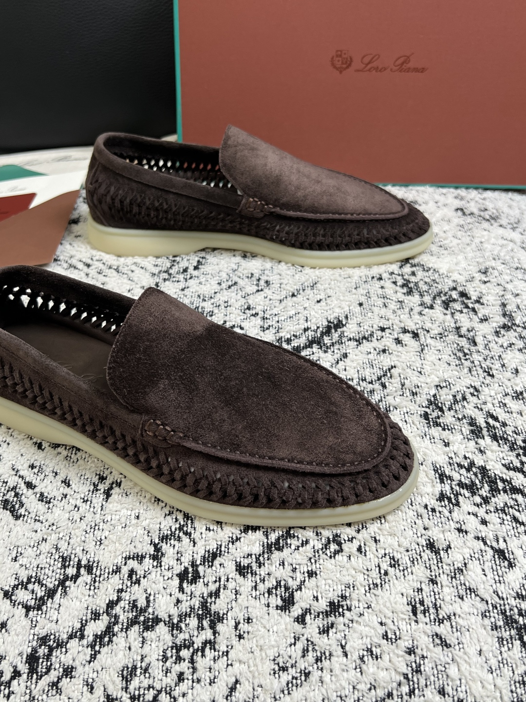 Loro piana  高品质  顶级工艺品  诺悠翩雅  新品专柜同步原厂配置，鞋面意大利进口飞织牛皮面料，高品质拼接