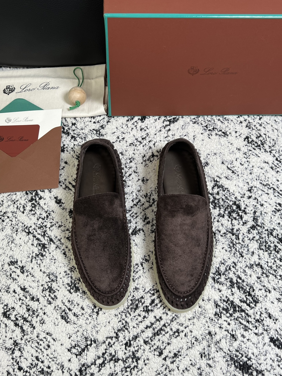 Loro piana  高品质  顶级工艺品  诺悠翩雅  新品专柜同步原厂配置，鞋面意大利进口飞织牛皮面料，高品质拼接