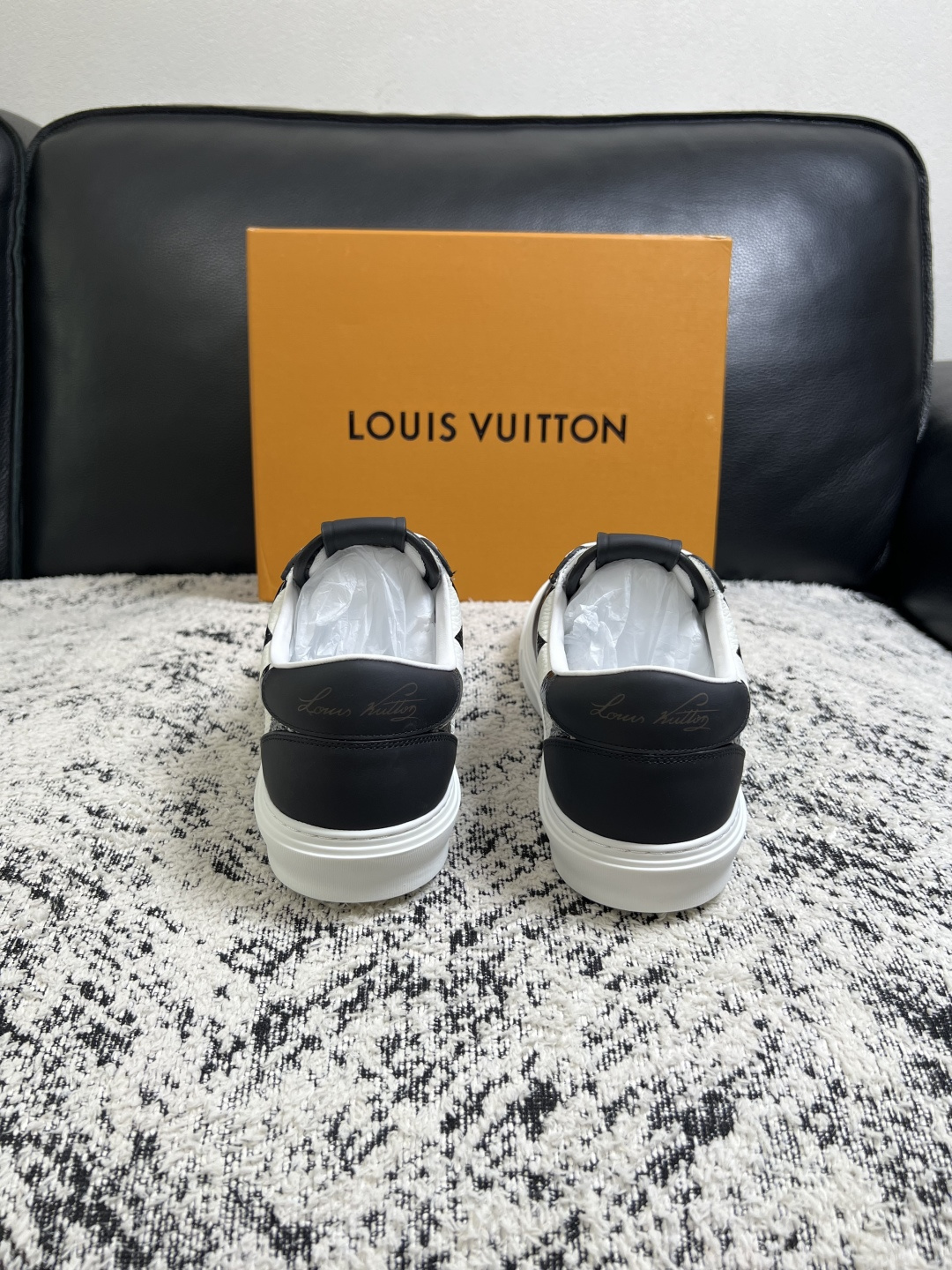 Lv  高品质  顶级工艺品  路易威登，专柜同步原厂配置，鞋面意大利进口，高品质拼接缤纷色彩复杂工艺品，进口牛皮里垫柔