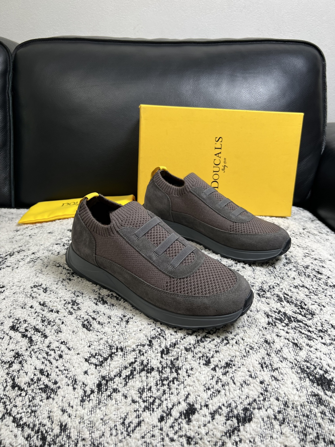 NO:954318,Only exchange code without refund DOUCALS High-quality top crafts Ducasse sports sneakers counter synchronization, Italian imported fly woven uppers, high-quality splicing colorful complex crafts, soft and comfortable inner insole, original soles specially provided by the original factory, TPU exclusive movable molded soles super comfortable, original factory follow-up orders, high quality, you can enter and exit the counter at will, code number 39-44 (customized 38 45 46),19860909只换码不退 DOUCALS 高品质 顶级工艺品 杜卡斯 运动板鞋专柜同步,意大利进口飞织鞋面,高品质拼接缤纷色彩复杂工艺品,内里鞋垫柔软舒适,鞋底原厂特供原版底,TPU独家活动成型底超级舒适,原厂跟单货,高品质,可随意进出专柜,码数 39-44（订做38 45 46）,,Men's shoes