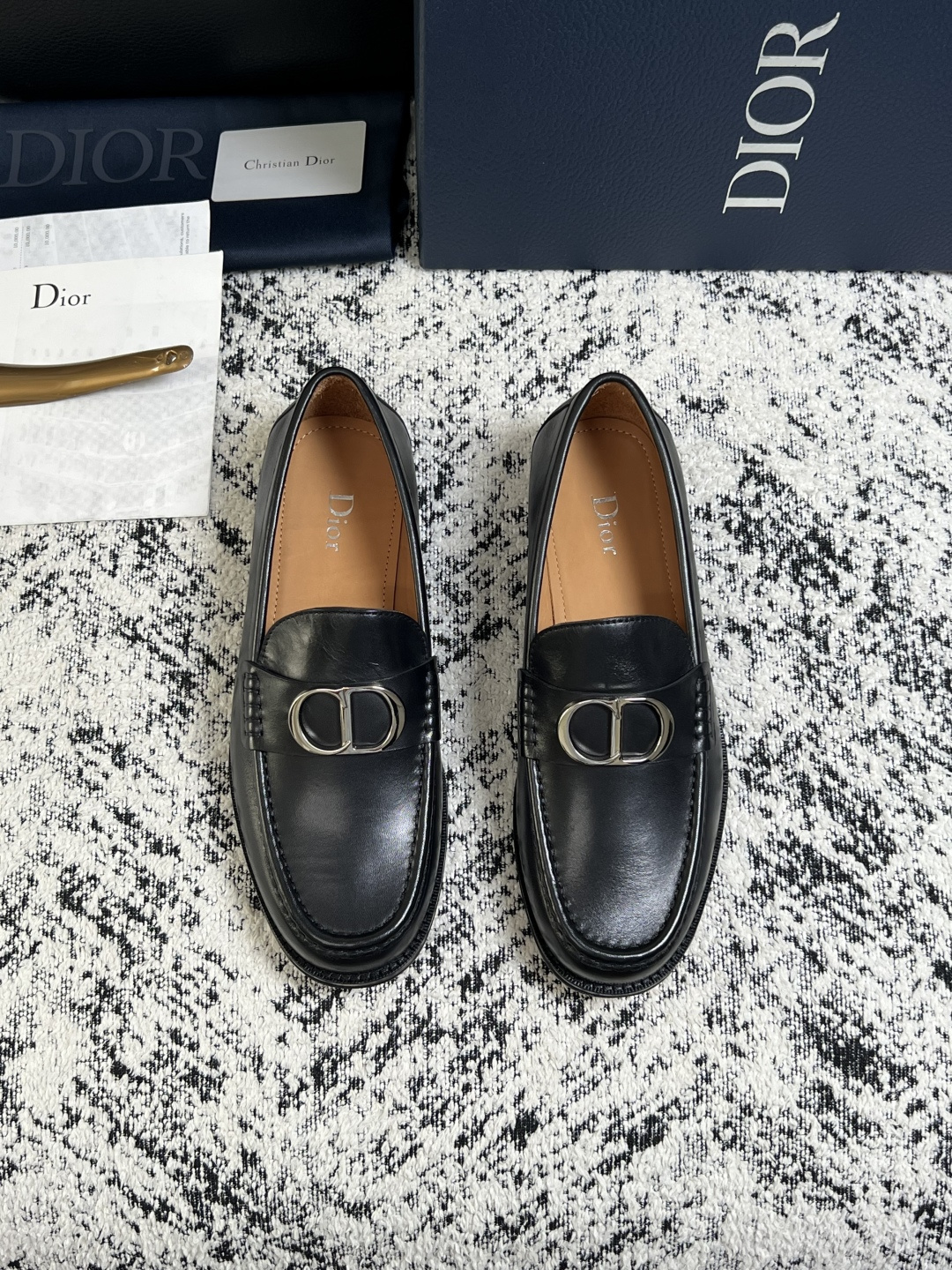 Dior  高品质  顶级工艺品  迪奥  皮鞋系列专柜同步原厂配置，意大利进口牛皮，全进口水染牛皮里垫，鞋底：原厂特供