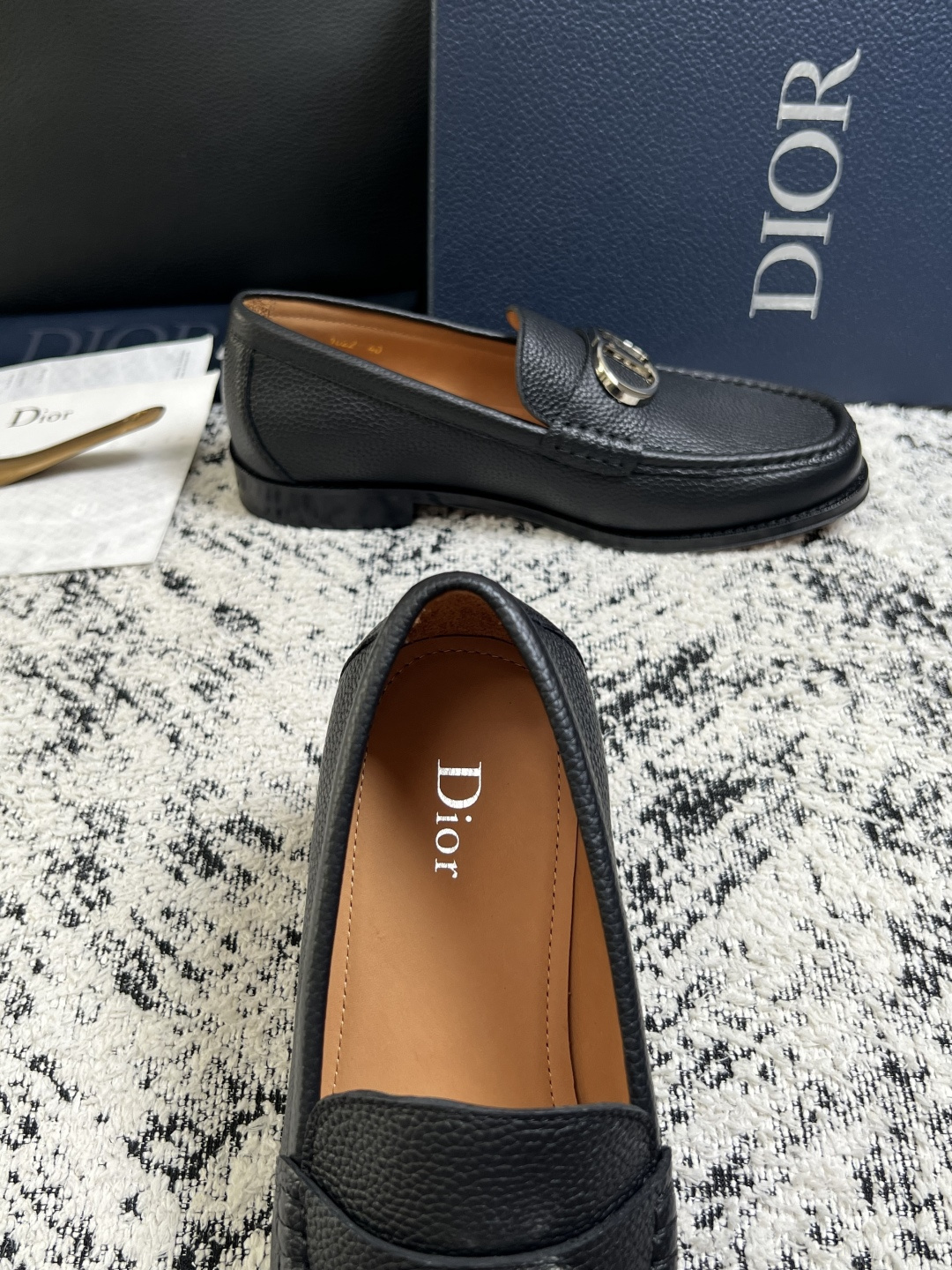 Dior  高品质  顶级工艺品  迪奥  皮鞋系列专柜同步原厂配置，意大利进口牛皮，全进口水染牛皮里垫，鞋底：原厂特供