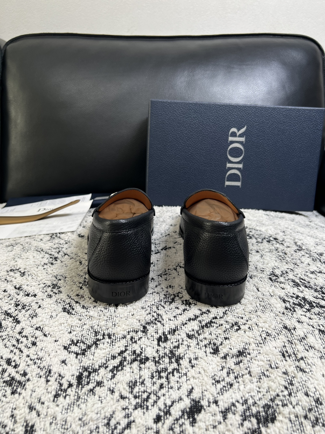 Dior  高品质  顶级工艺品  迪奥  皮鞋系列专柜同步原厂配置，意大利进口牛皮，全进口水染牛皮里垫，鞋底：原厂特供